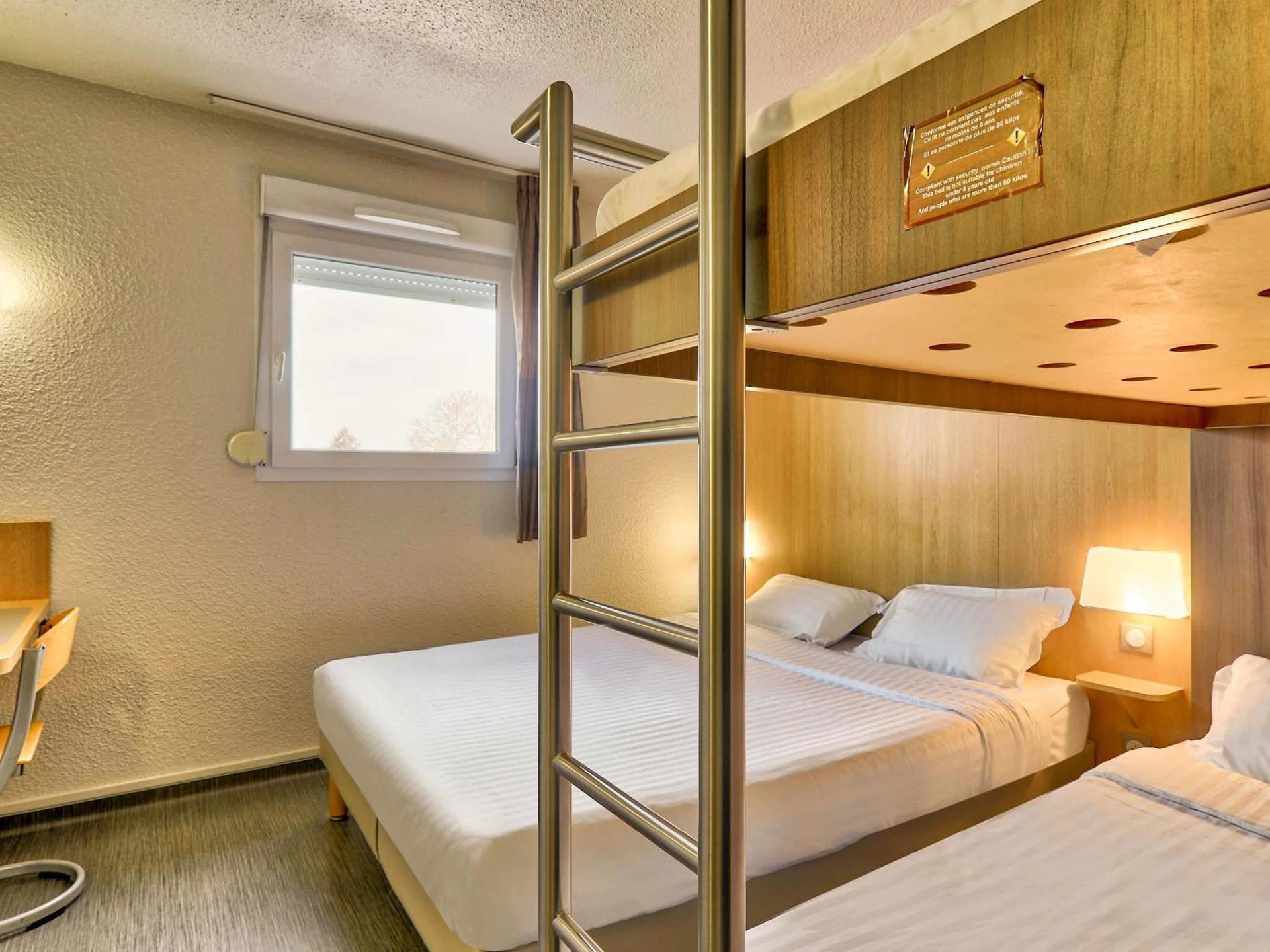 Chambre disponible pour un séminaire d'entreprise à B&B HOTEL Clermont-Ferrand Sud Aubière - Roissy-en-France