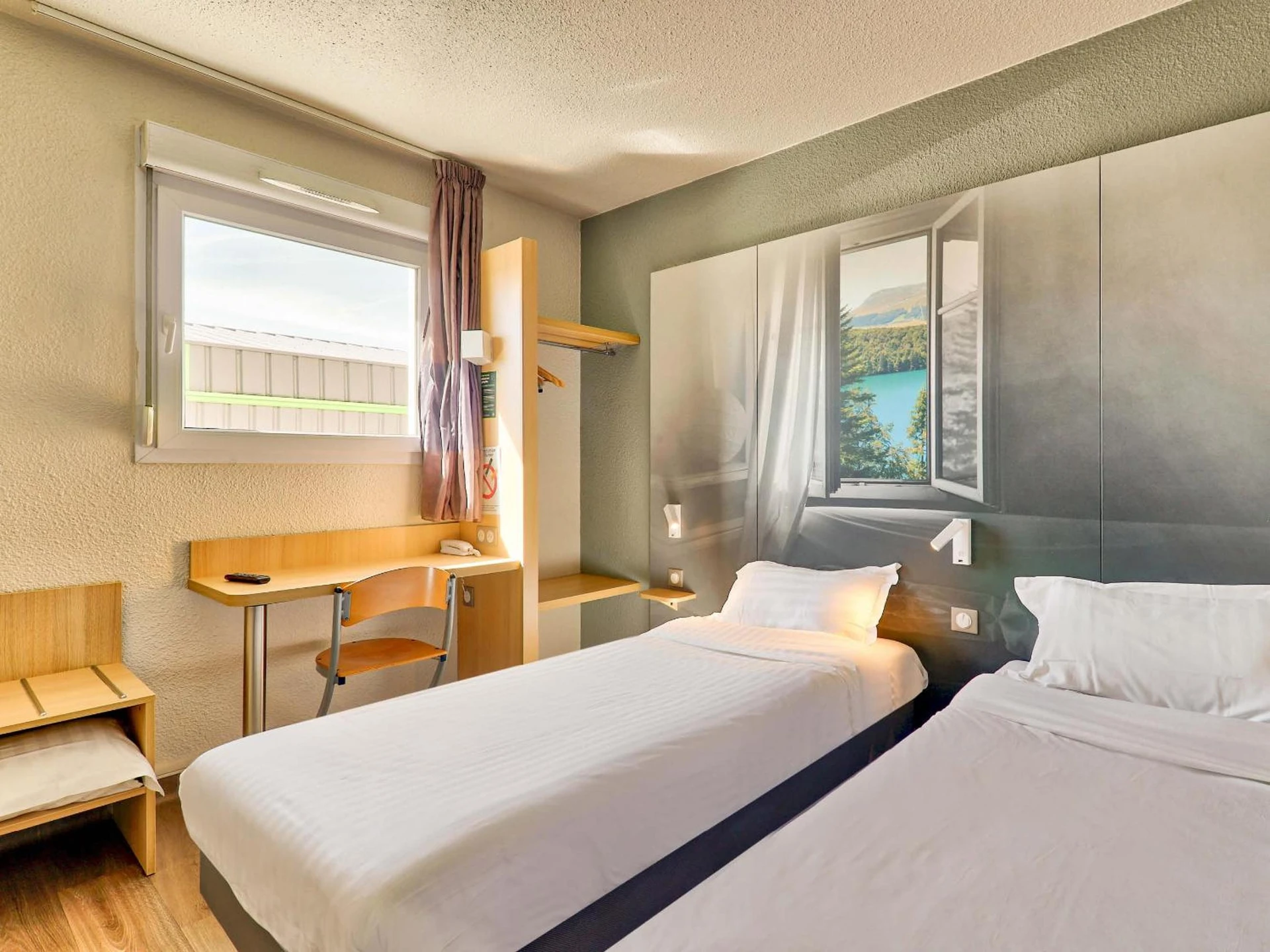 Magnifique chambre pour un séminaire d'entreprise à B&B HOTEL Clermont-Ferrand Sud Aubière - Roissy-en-France