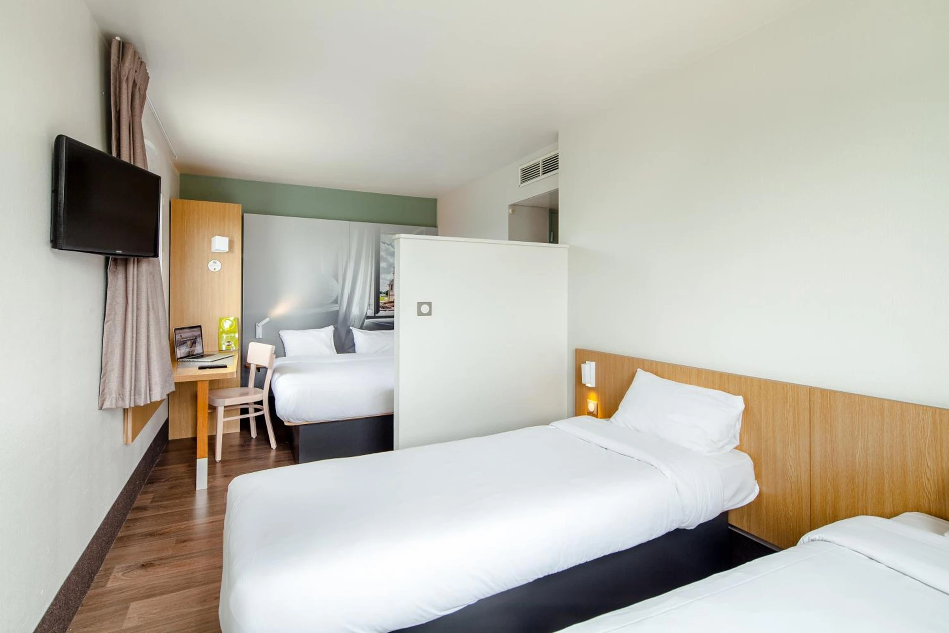 Chambre disponible pour un séminaire d'entreprise à B&B HOTEL Creil Chantilly - Seyssins