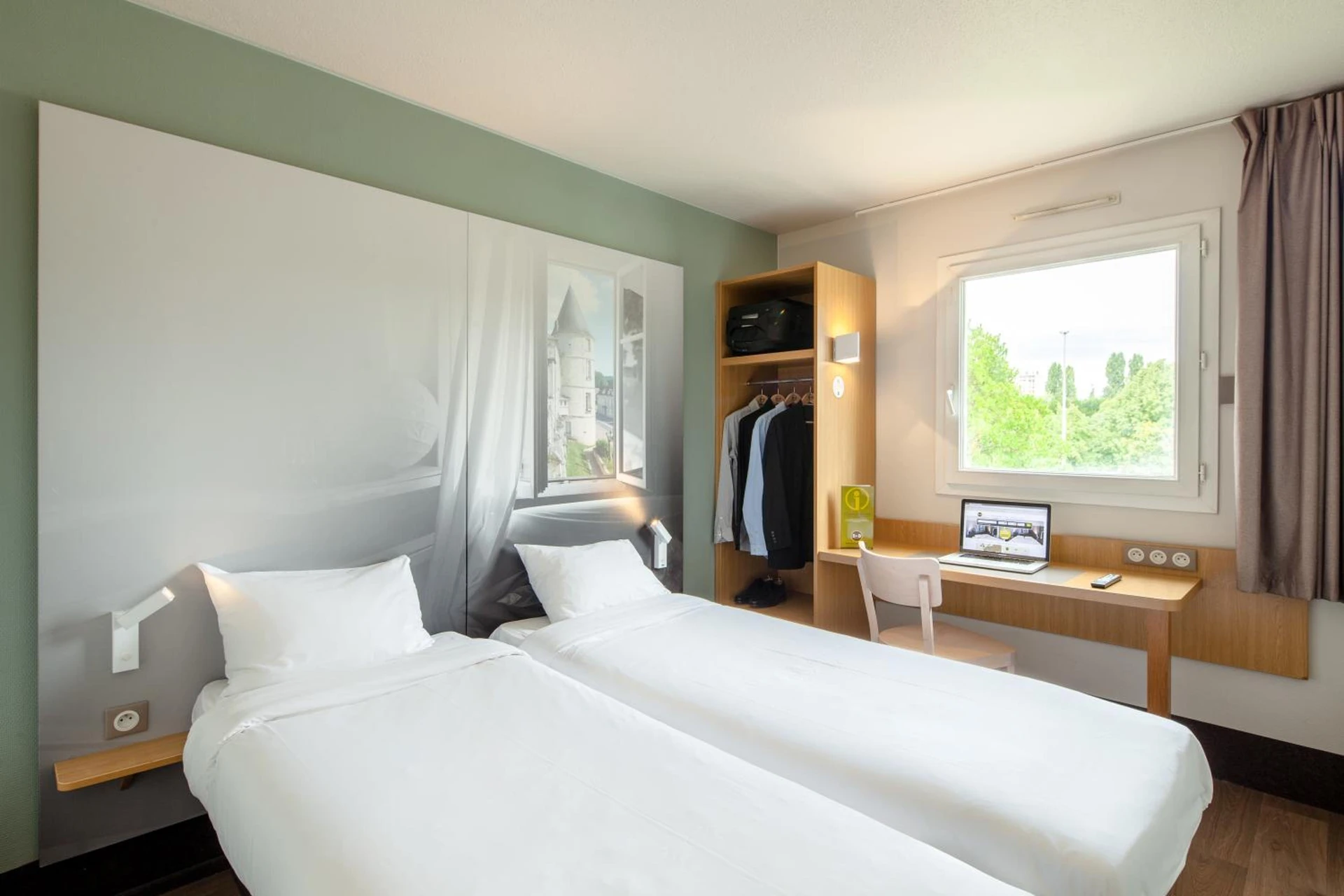 Chambre disponible pour un séminaire d'entreprise à B&B HOTEL Creil Chantilly - Seyssins