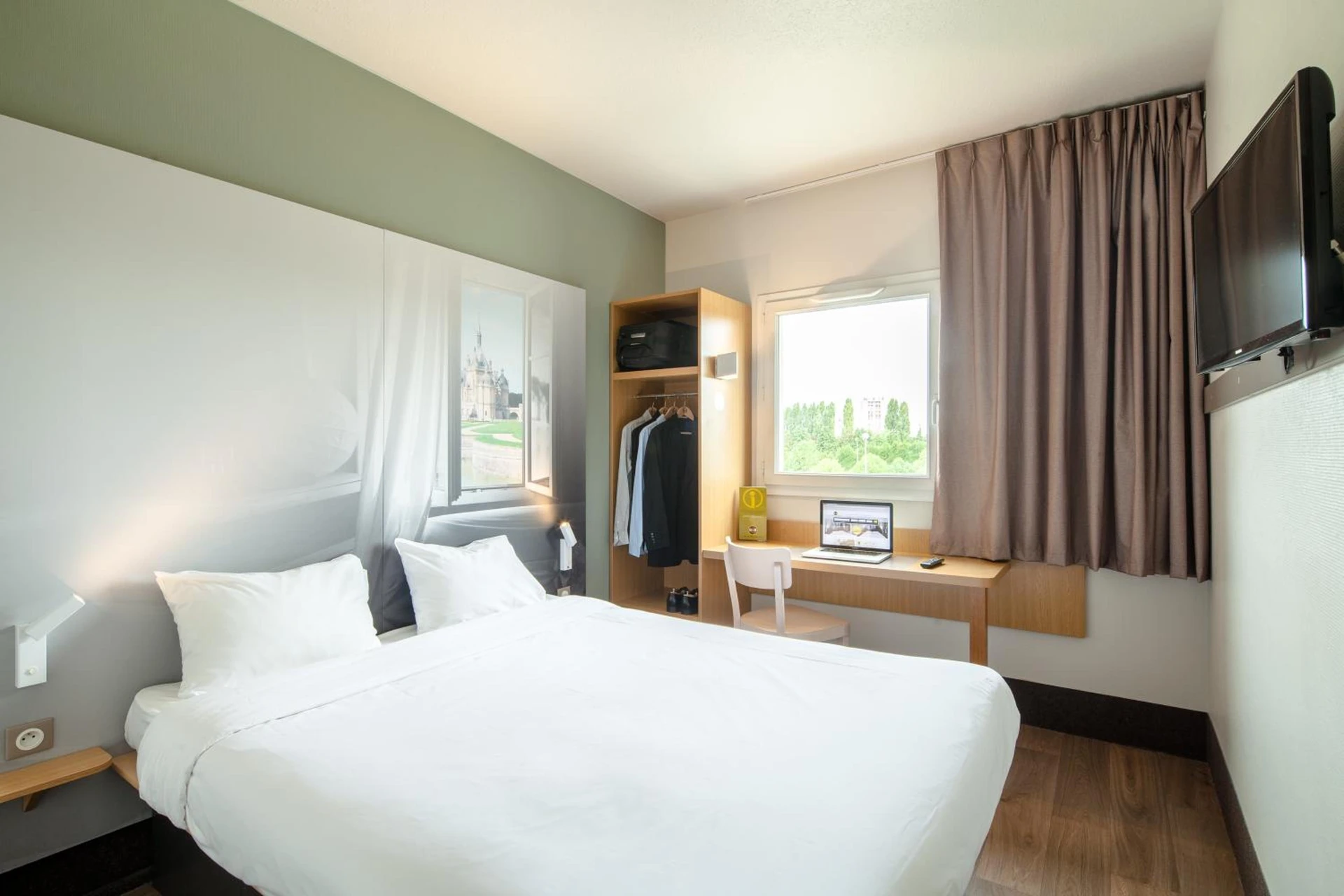 Chambre disponible pour un séminaire d'entreprise à B&B HOTEL Creil Chantilly - Seyssins