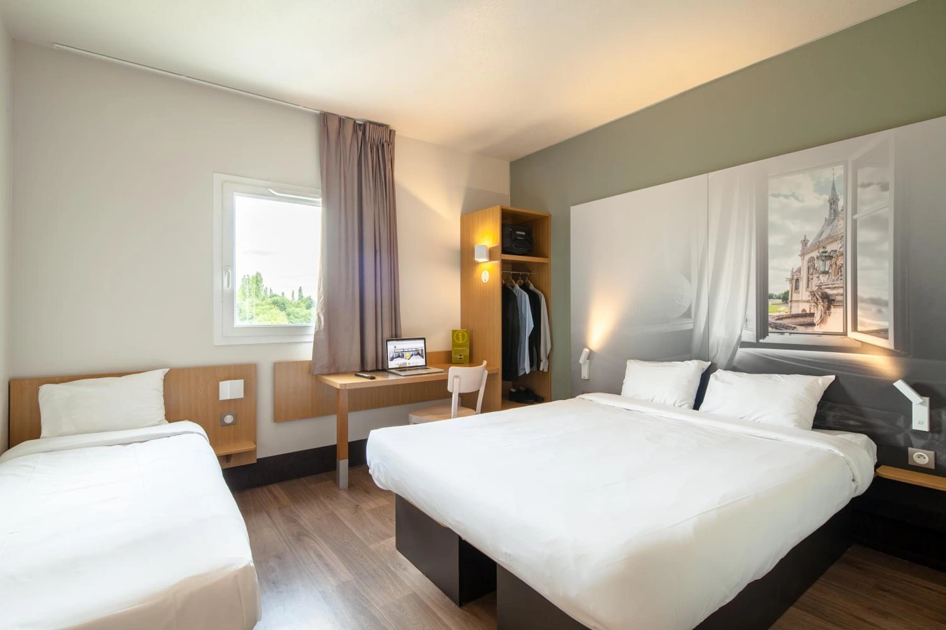 Chambre disponible pour un séminaire d'entreprise à B&B HOTEL Creil Chantilly - Seyssins
