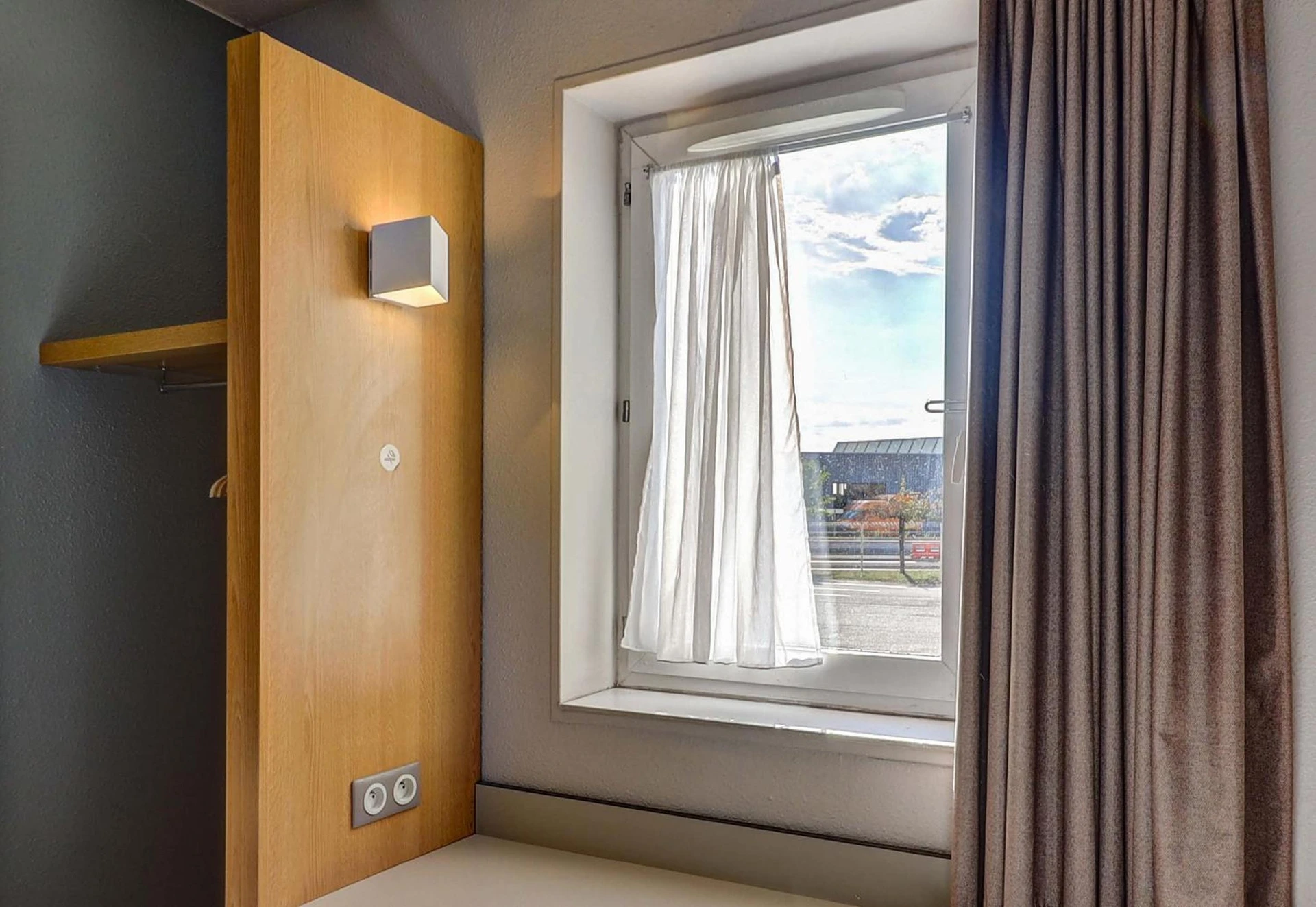 Chambre disponible pour un séminaire d'entreprise à B&B HOTEL Dijon Nord Zénith - Sèvres