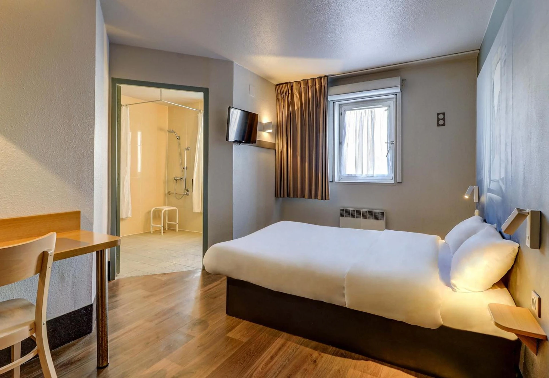 Chambre disponible pour un séminaire d'entreprise à B&B HOTEL Dijon Nord Zénith - Sèvres