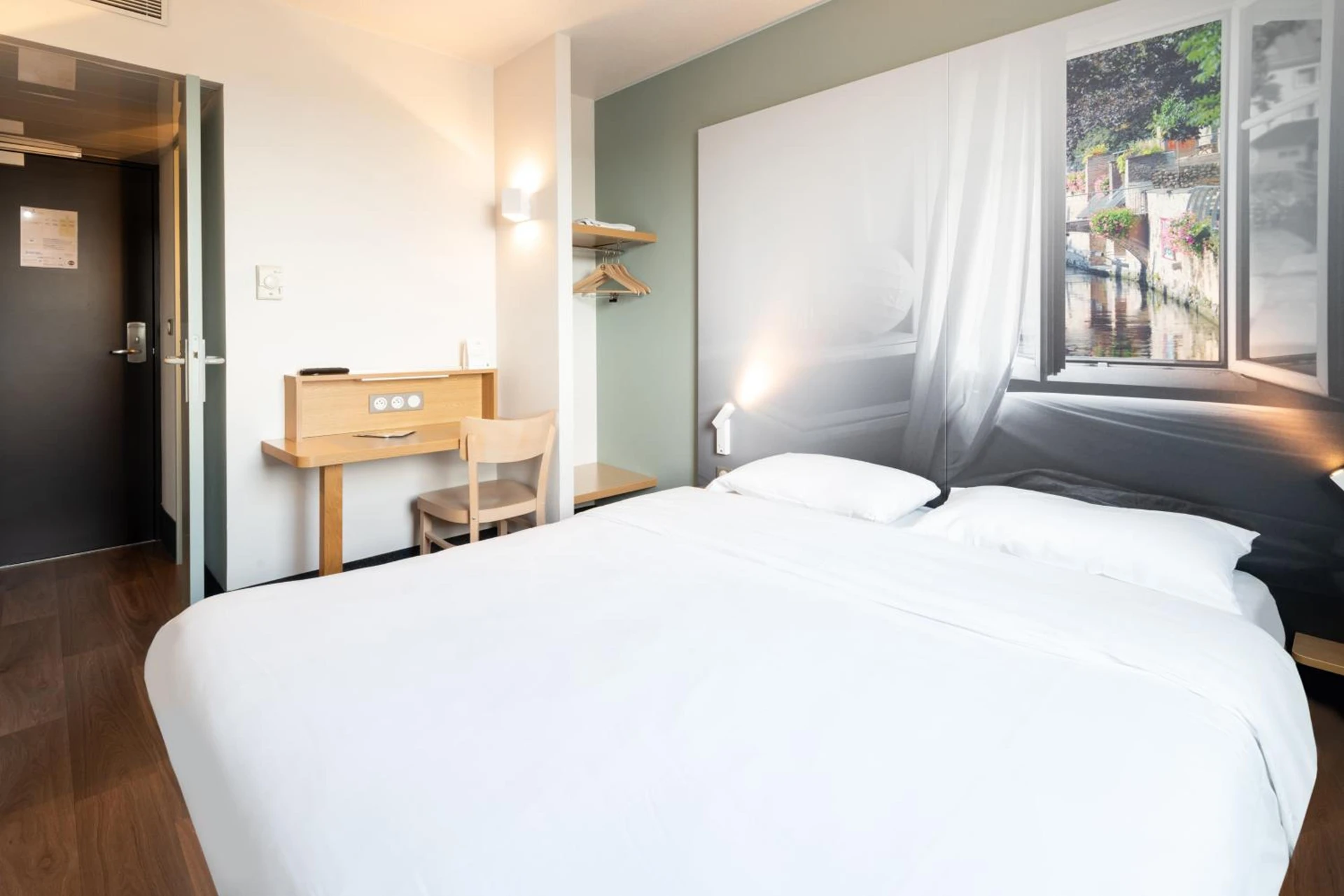 Chambre disponible pour un séminaire d'entreprise à B&B HOTEL Evreux - Évreux