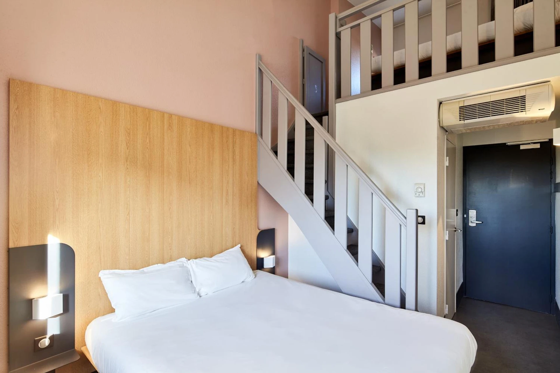 Magnifique chambre pour un séminaire d'entreprise à B&B HOTEL Evry Lisses 2 - Lisses