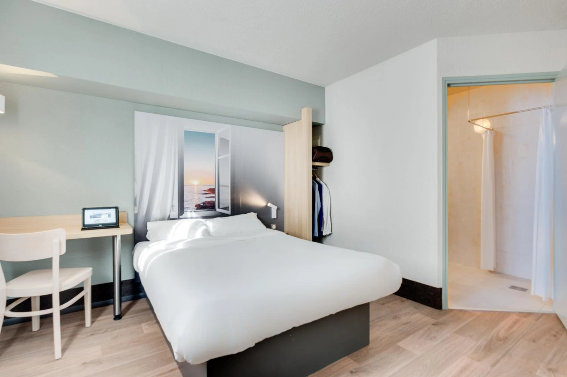 Magnifique chambre pour un séminaire d'entreprise à B&B HOTEL FREJUS Puget-sur-Argens - Fréjus