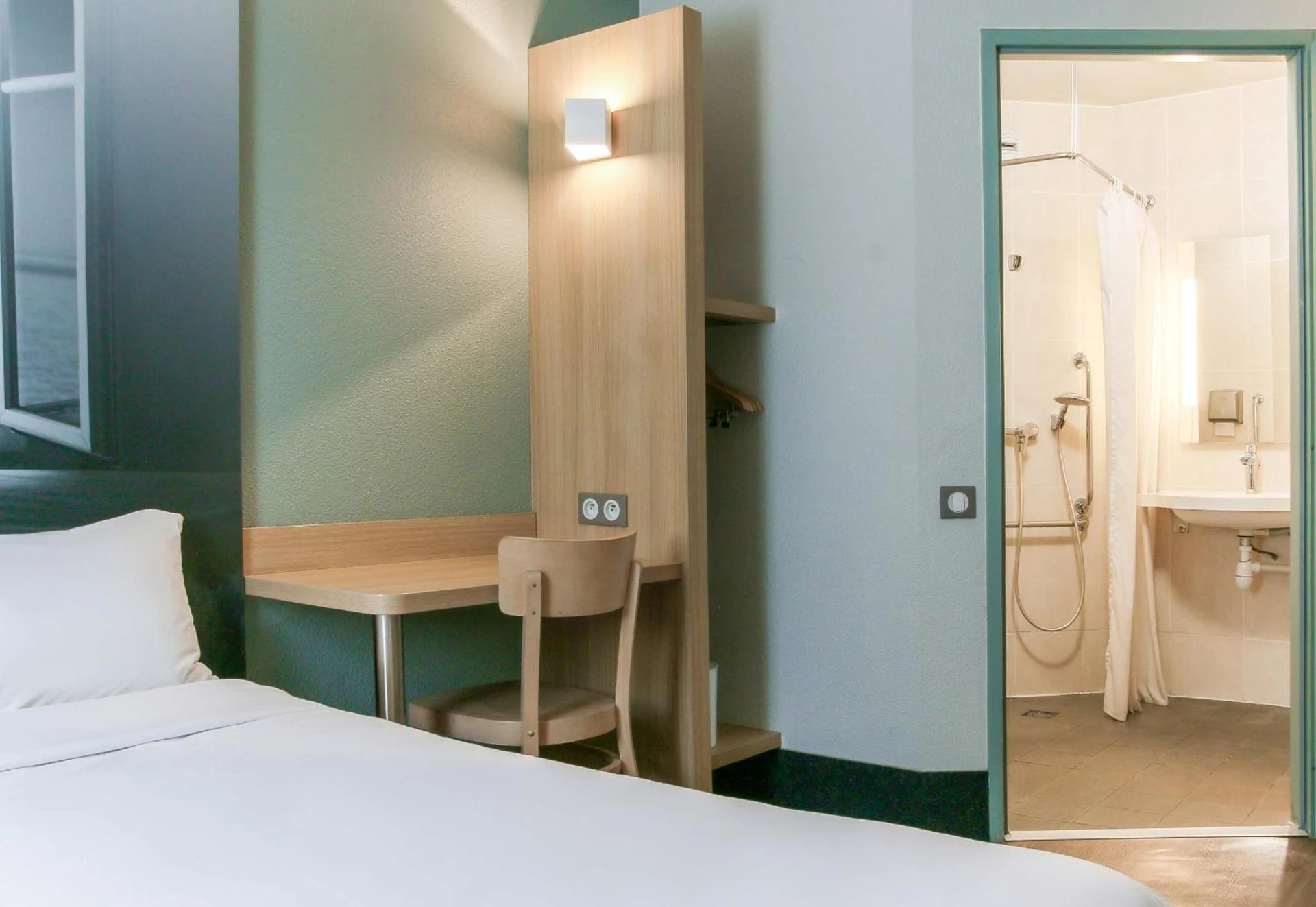 Chambre disponible pour un séminaire d'entreprise à B&B HOTEL Fréjus Roquebrune-sur-Argens - Roquebrune-sur Argens