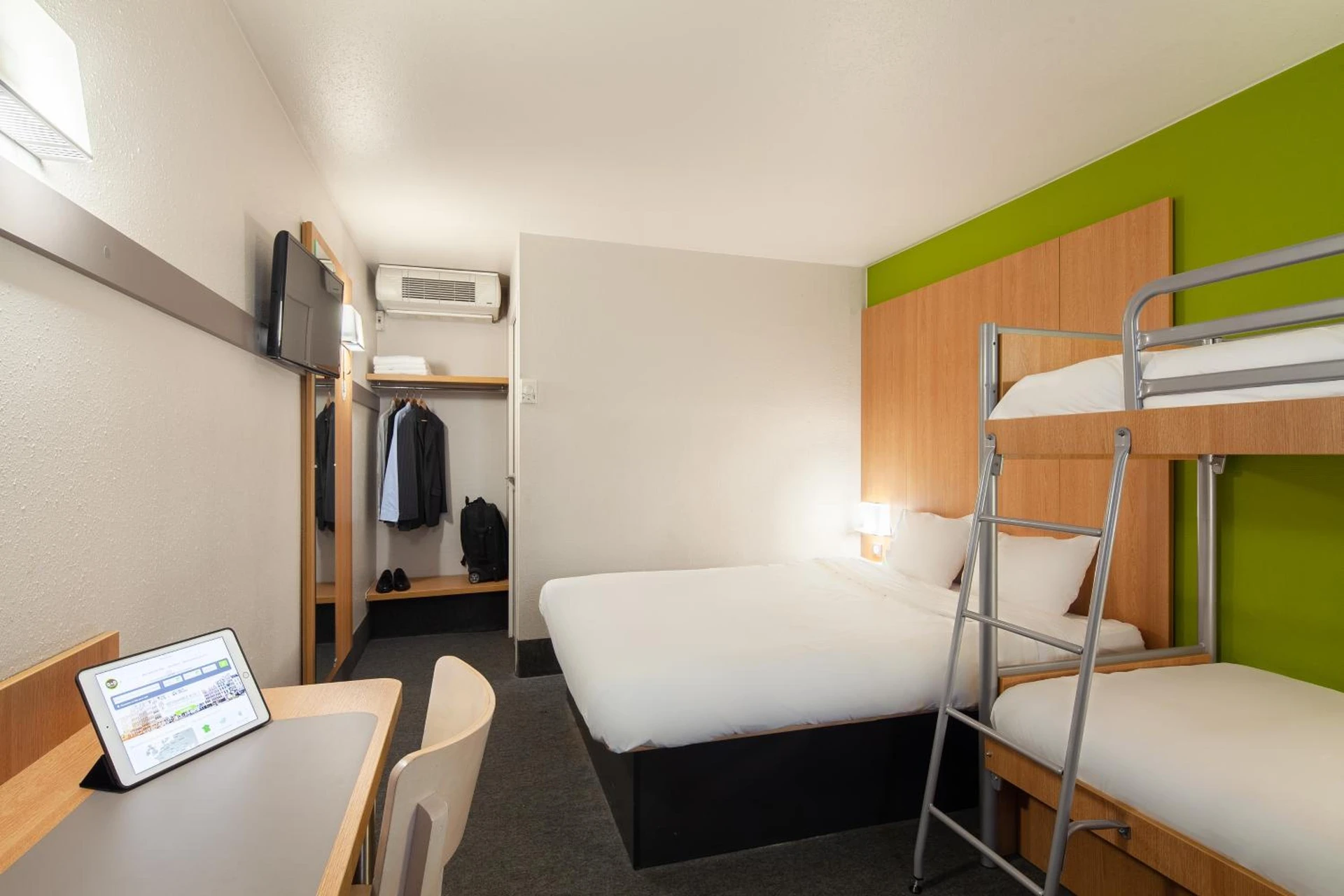 Chambre disponible pour un séminaire d'entreprise à B&B HOTEL Herblay - Herblay