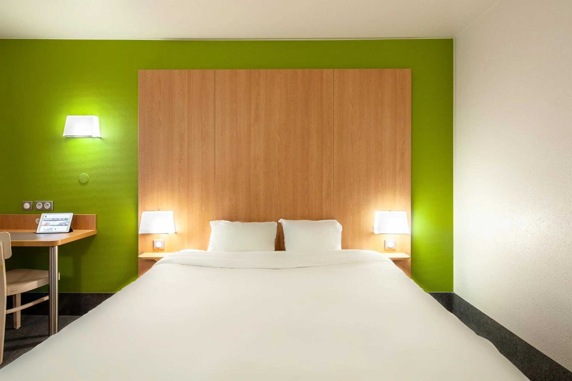 Chambre disponible pour un séminaire d'entreprise à B&B HOTEL Herblay - Herblay