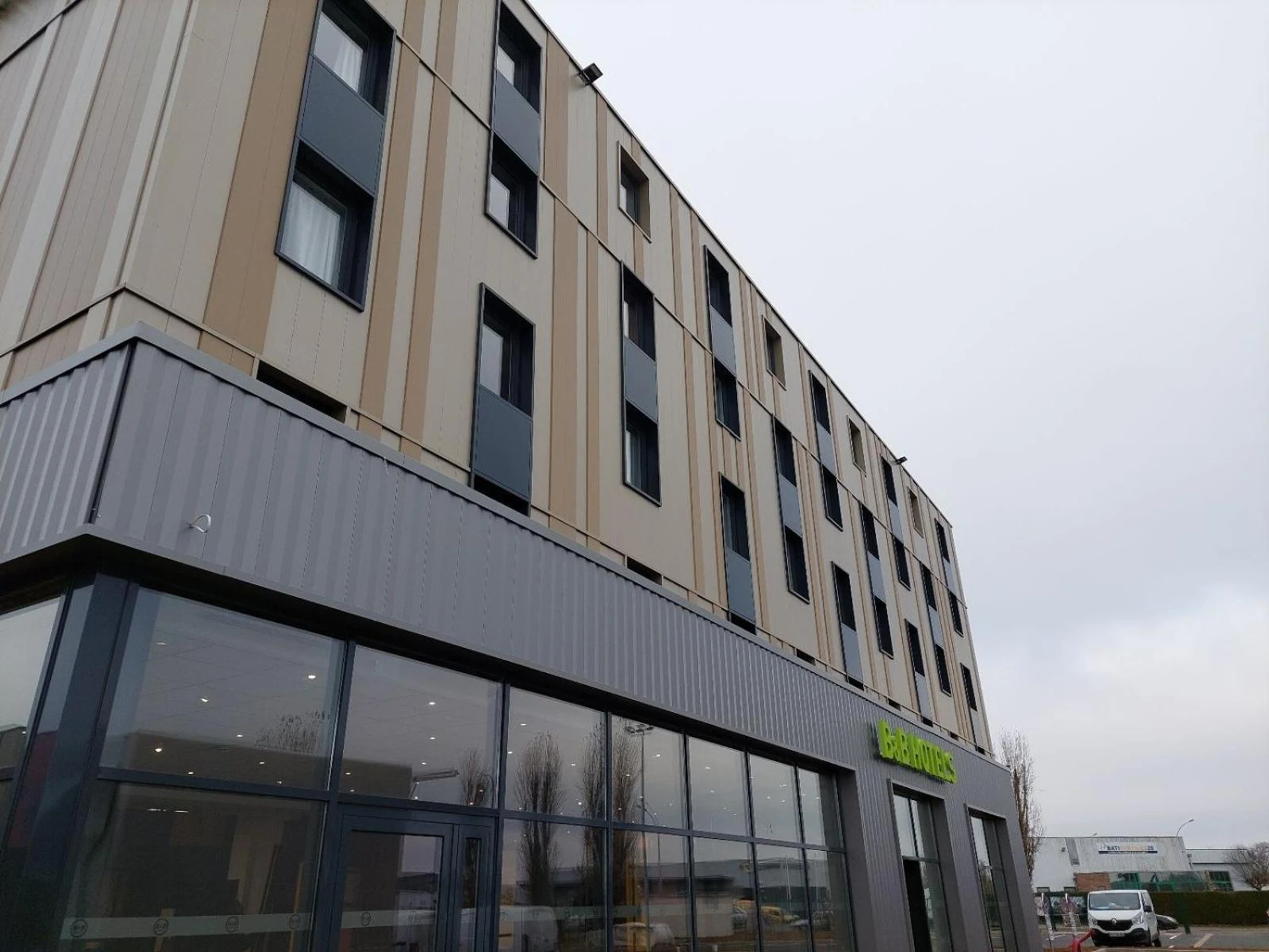 Ambiance de travail pour séminaire d'entreprise à B&B HOTEL Dreux Nord - Dreux