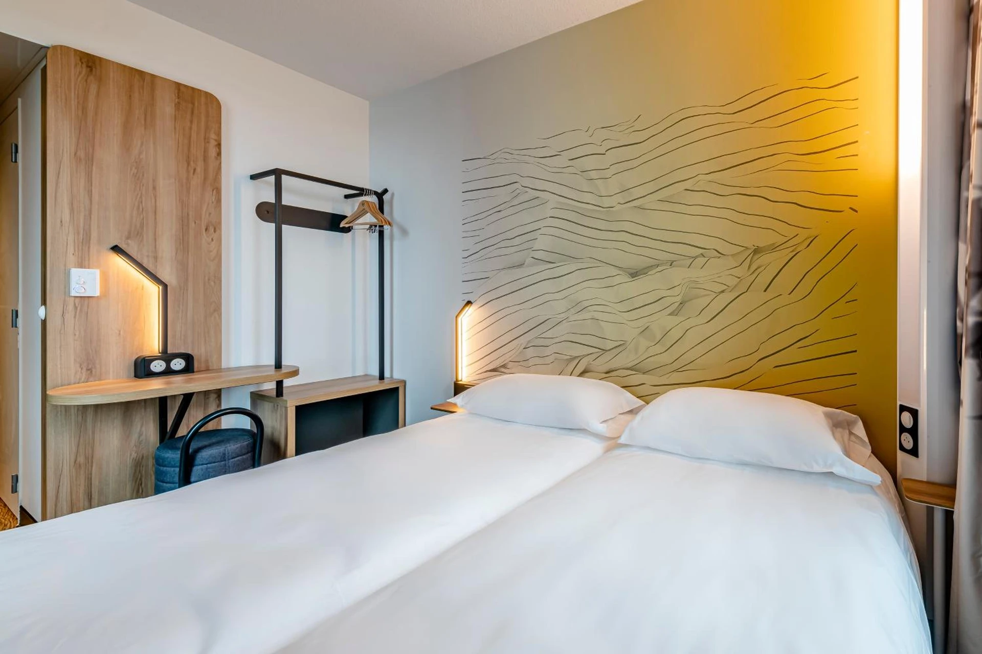 Chambre disponible pour un séminaire d'entreprise à B&B HOTEL Dreux Nord - Dreux