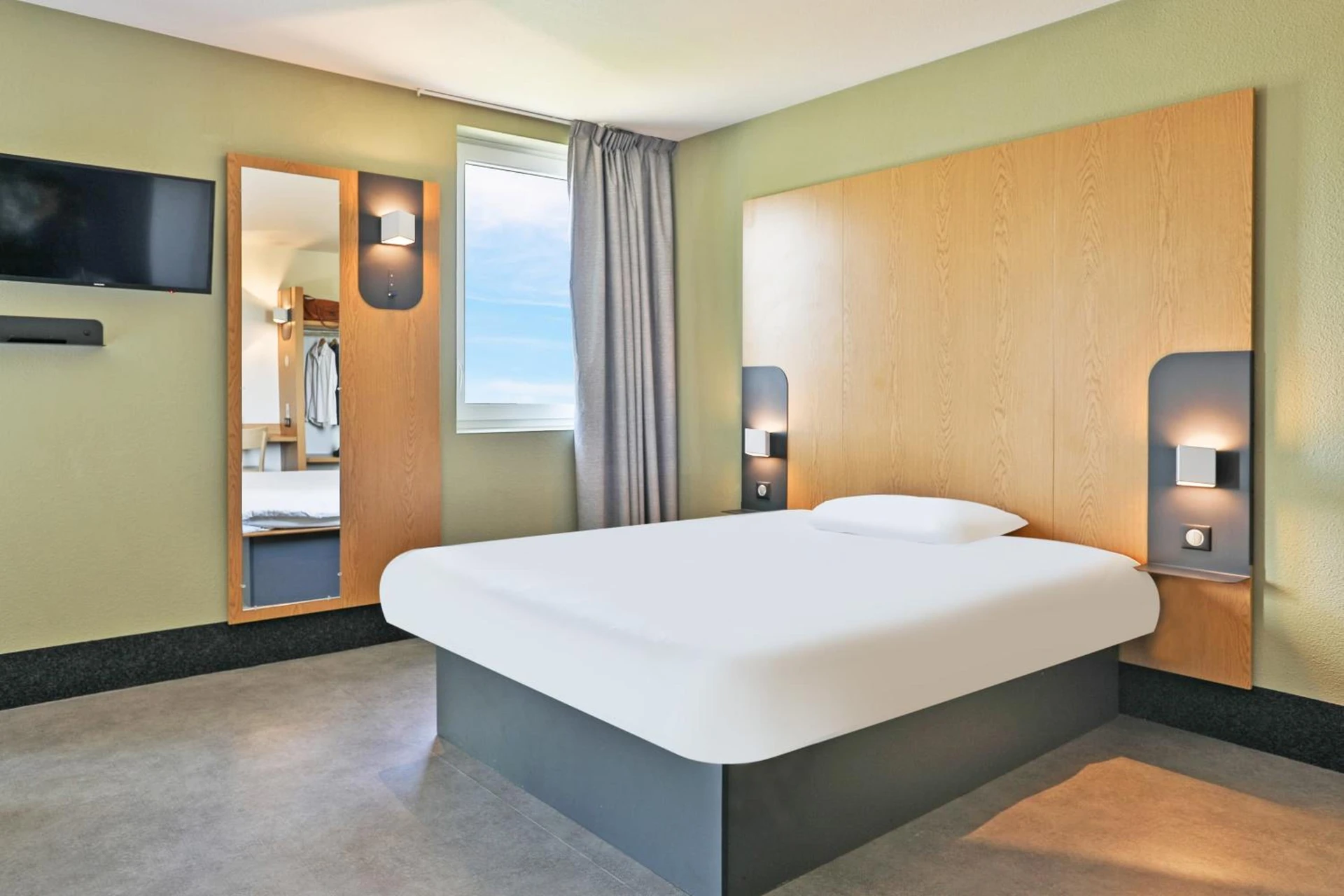 Magnifique chambre pour un séminaire d'entreprise à B&B HOTEL La Roche-sur-Yon - Mouilleron-le-Captif