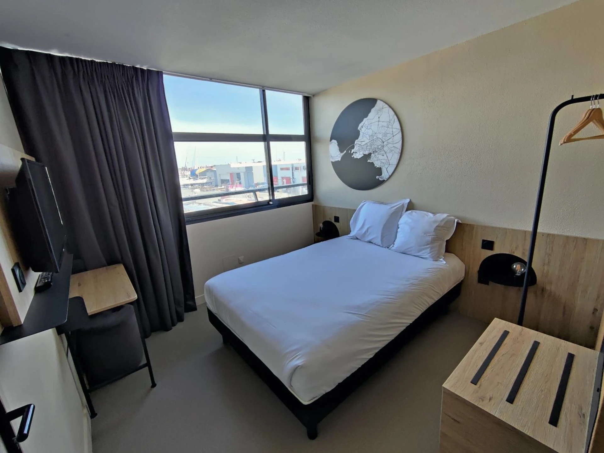 Chambre disponible pour un séminaire d'entreprise à B&B HOTEL La Rochelle Centre Les Minimes - La Rochelle