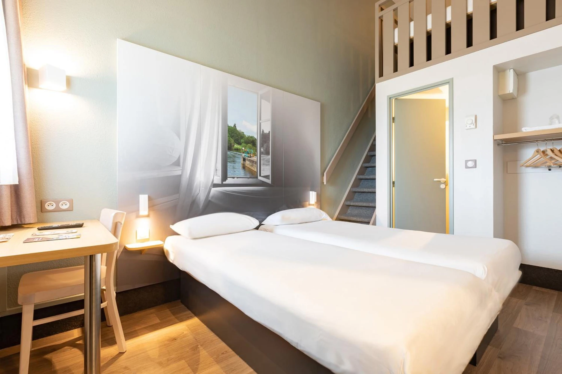 Magnifique chambre pour un séminaire d'entreprise à B&B HOTEL Laval Changé - Changé