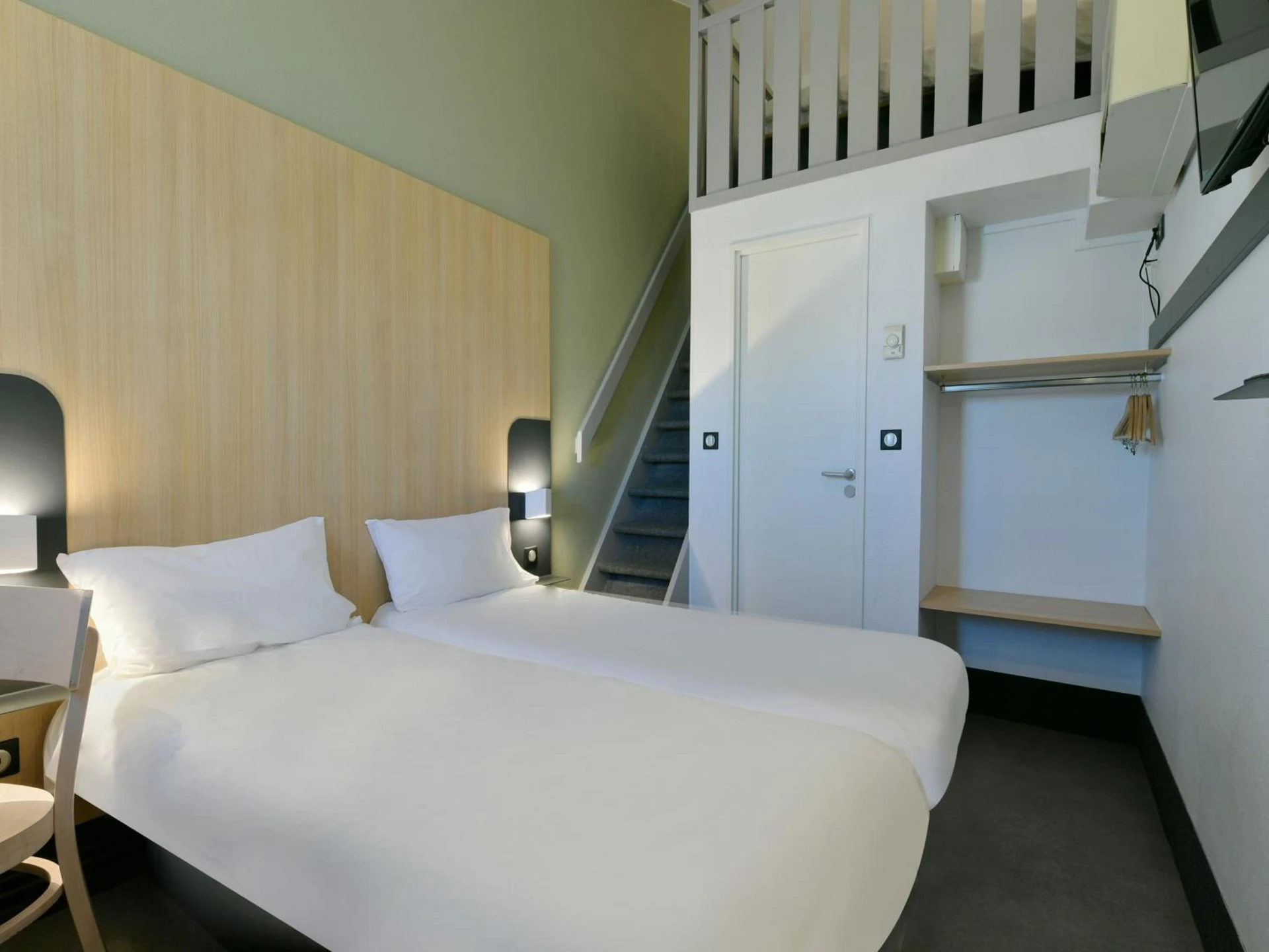 Chambre disponible pour un séminaire d'entreprise à B&B HOTEL Le Mans Nord 2 - Saint-Saturnin