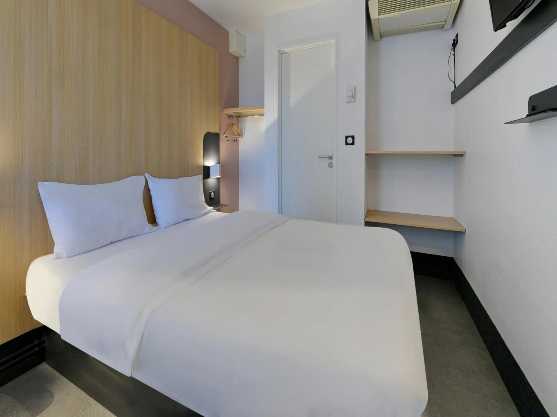 Chambre disponible pour un séminaire d'entreprise à B&B HOTEL Le Mans Nord 2 - Saint-Saturnin