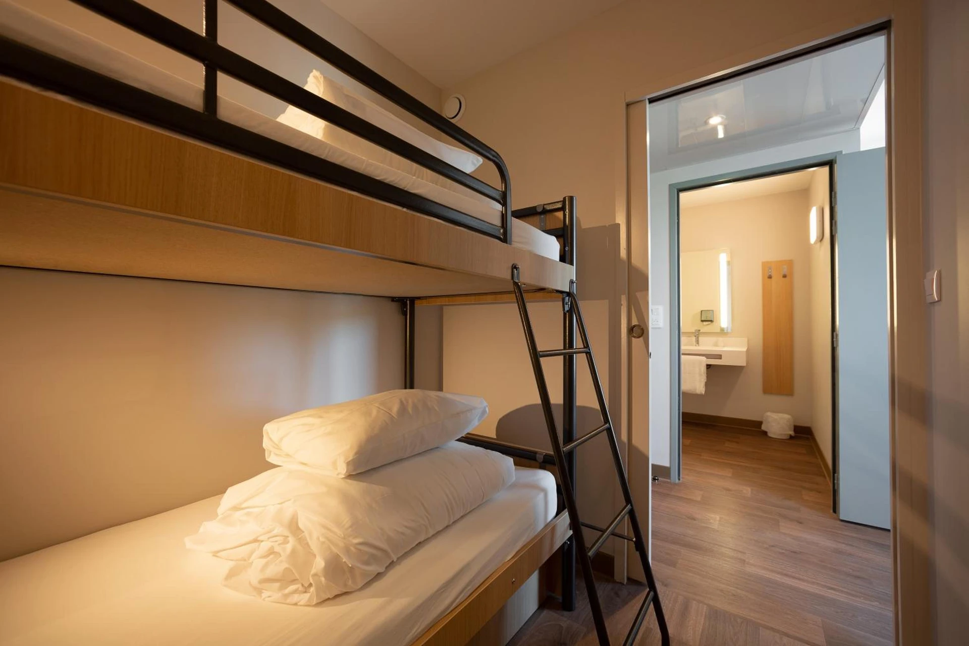 Chambre disponible pour un séminaire d'entreprise à B&B HOTEL Les Herbiers - Les Herbiers
