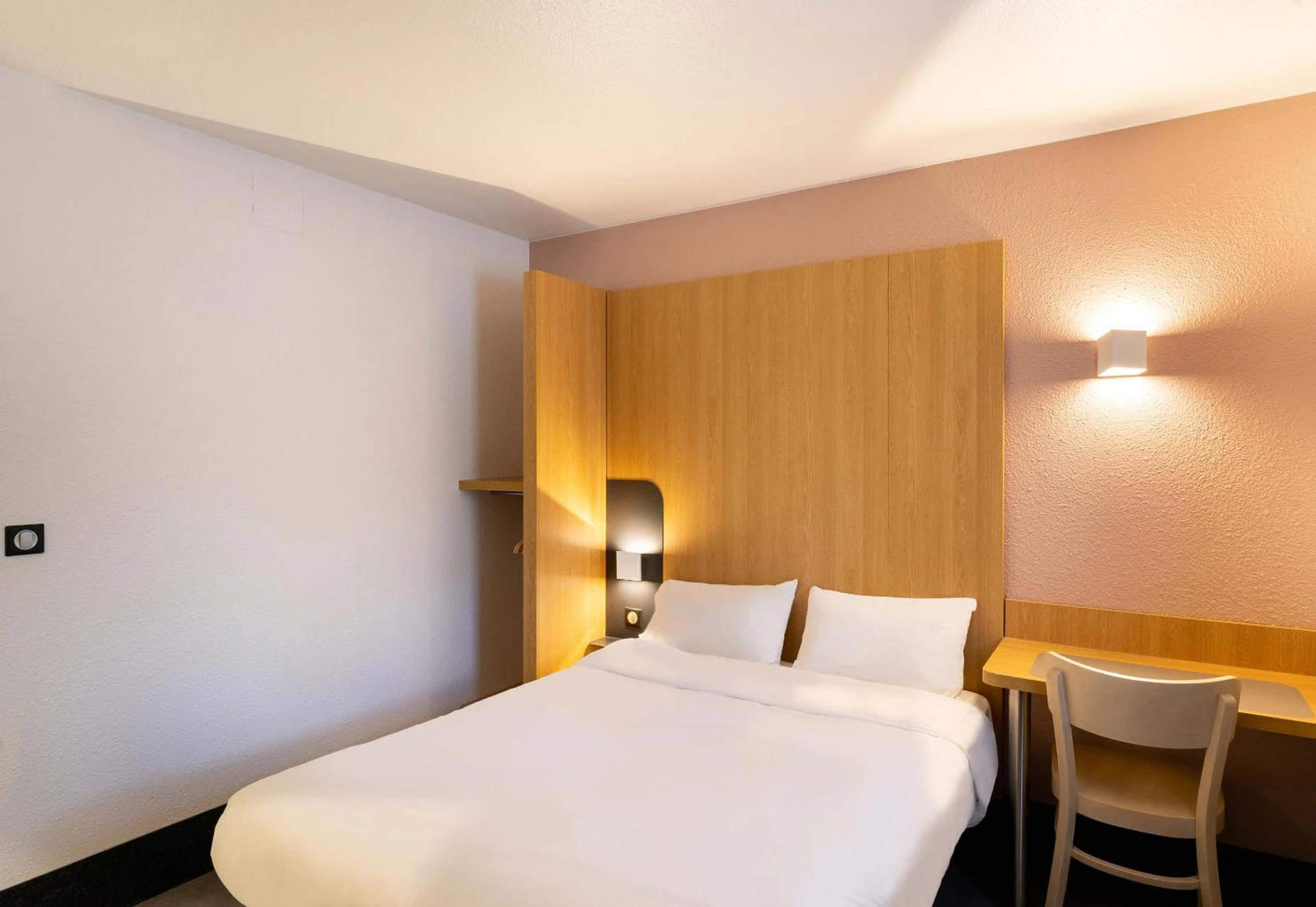 Chambre disponible pour un séminaire d'entreprise à B&B HOTEL Lorient Lanester - Lanester