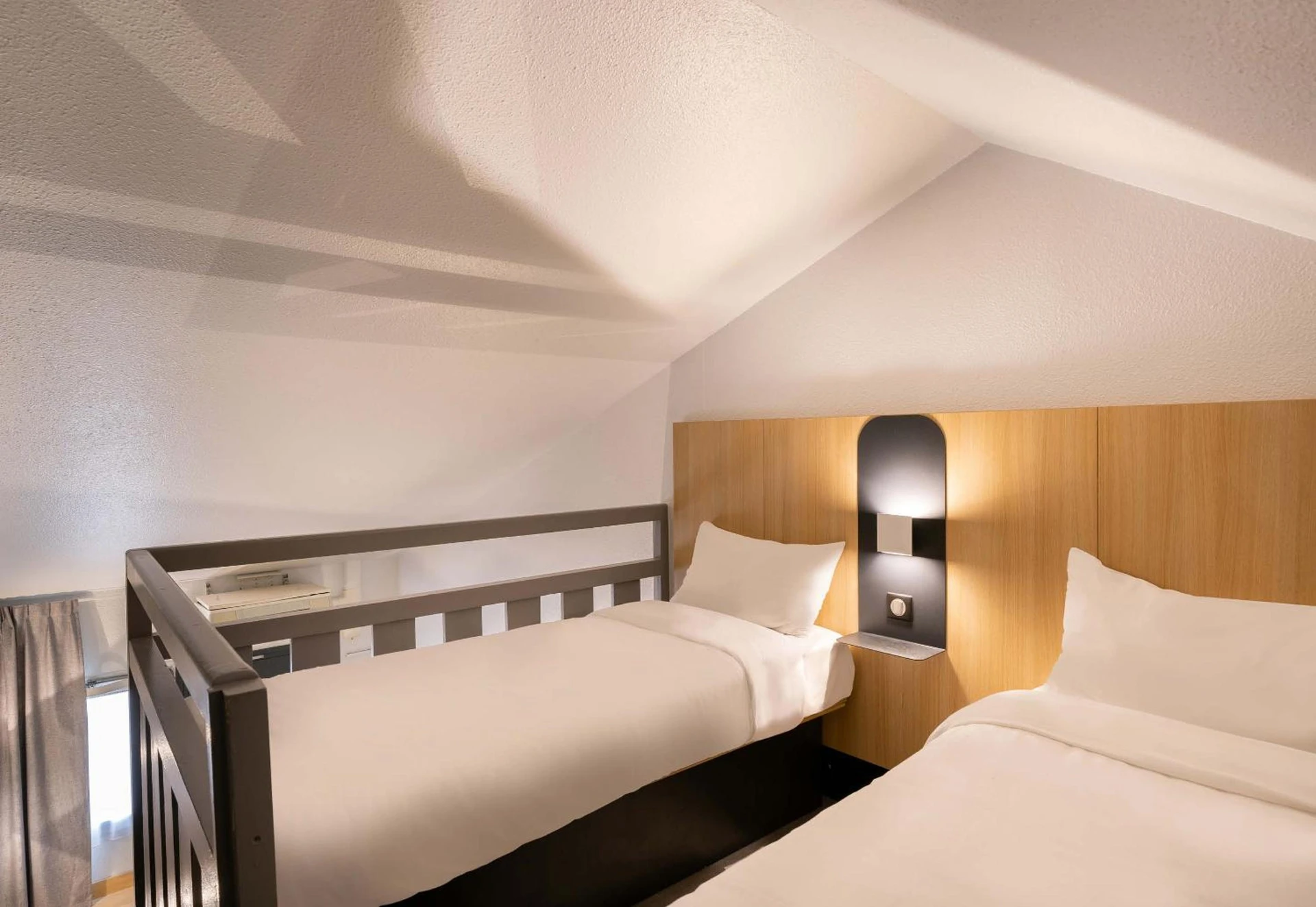 Magnifique chambre pour un séminaire d'entreprise à B&B HOTEL Lorient Lanester - Lanester