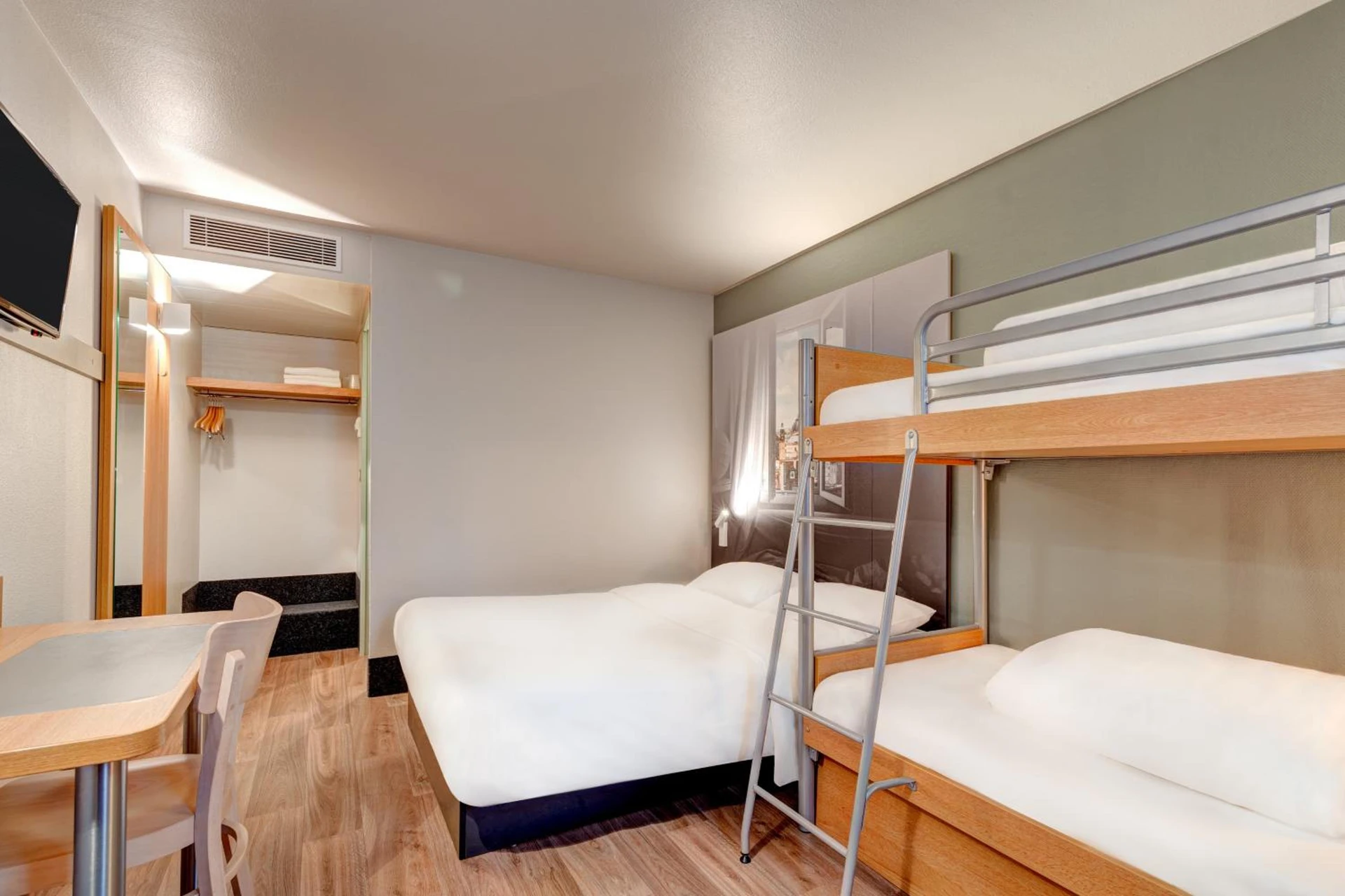 Chambre disponible pour un séminaire d'entreprise à B&B HOTEL Louveciennes - Louveciennes