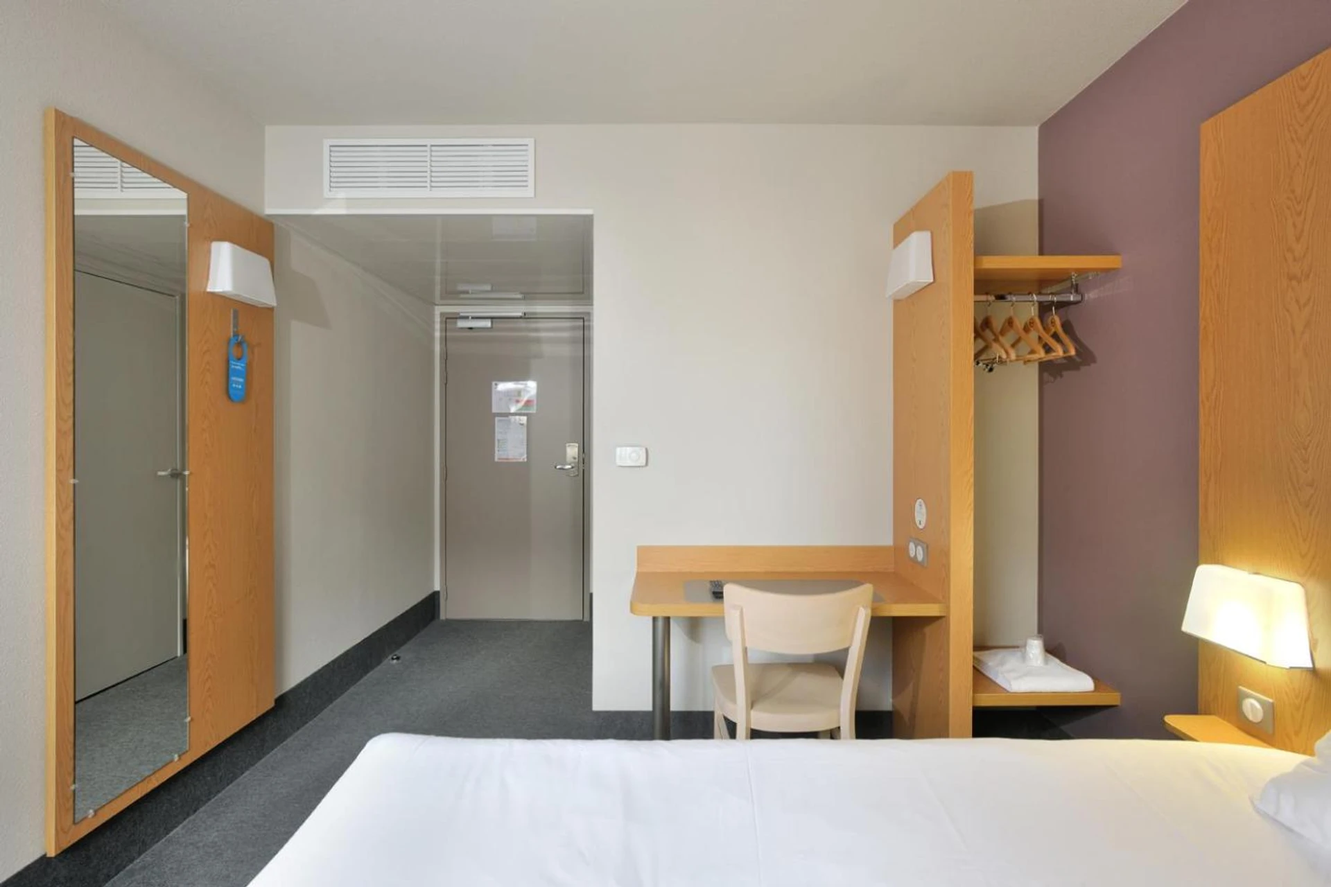 Magnifique chambre pour un séminaire d'entreprise à B&B HOTEL Lyon Caluire Cité Internationale - Caluire-et-Cuire