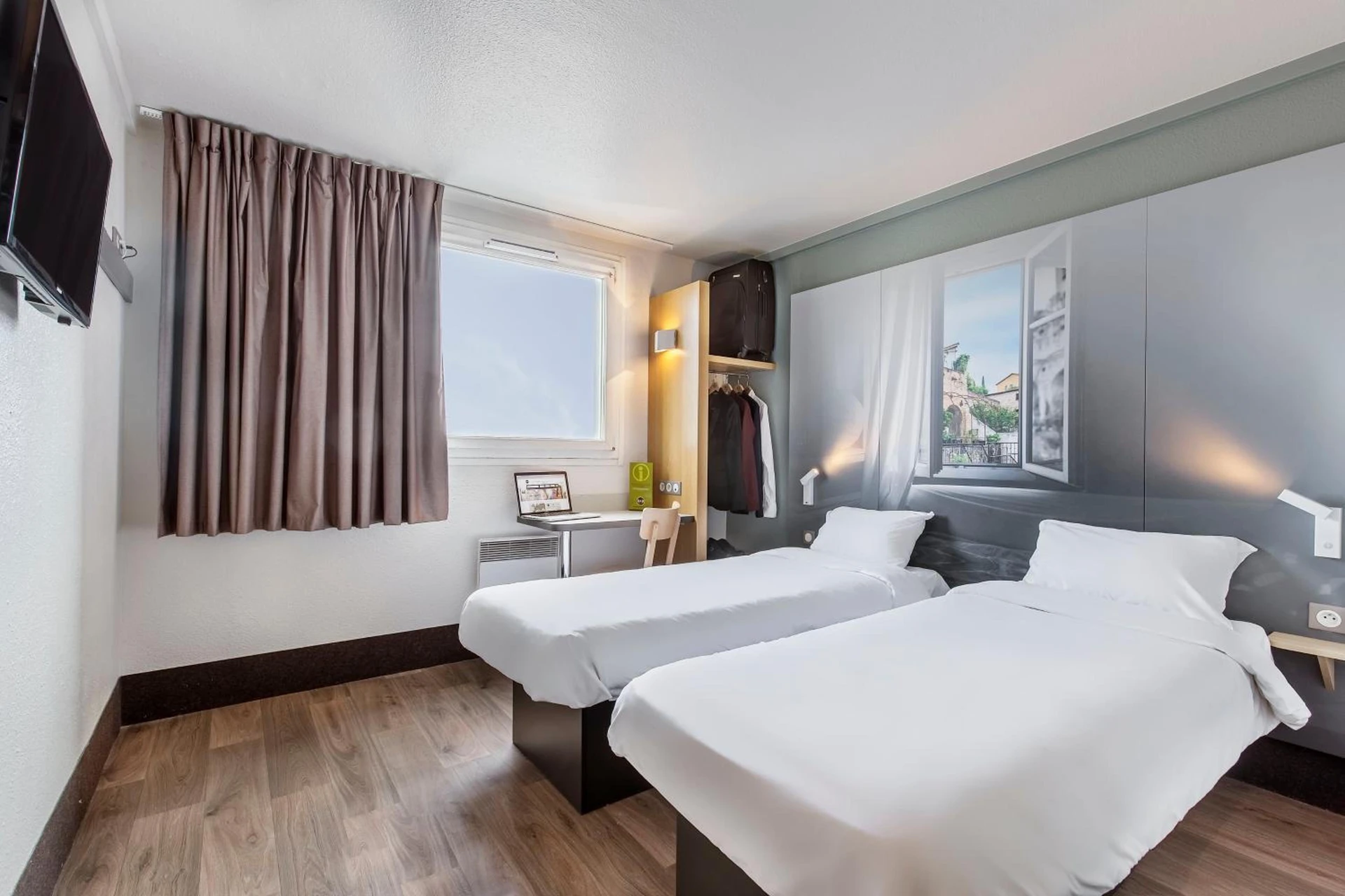 Magnifique chambre pour un séminaire d'entreprise à B&B HOTEL Lyon Grand Stade Meyzieu - Meyzieu