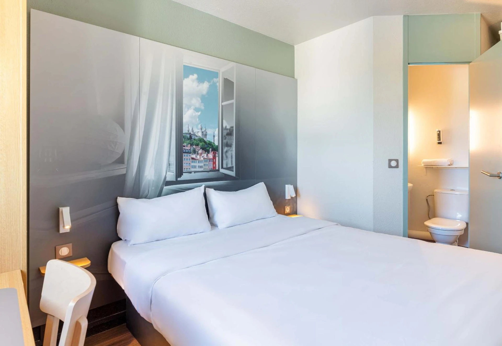 Chambre disponible pour un séminaire d'entreprise à B&B HOTEL Lyon Saint-Bonnet Mi-Plaine - Saint-Bonnet-de-Mure