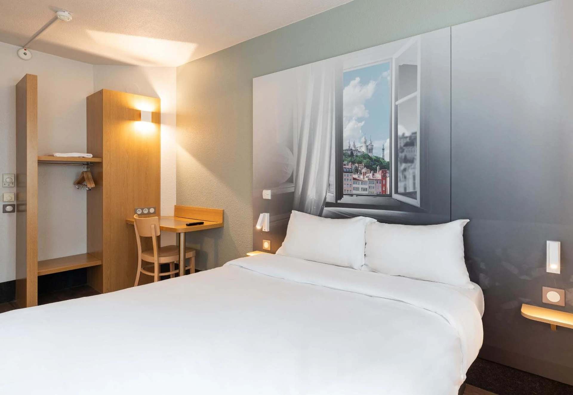 Chambre disponible pour un séminaire d'entreprise à B&B HOTEL Lyon Saint-Bonnet Mi-Plaine - Saint-Bonnet-de-Mure