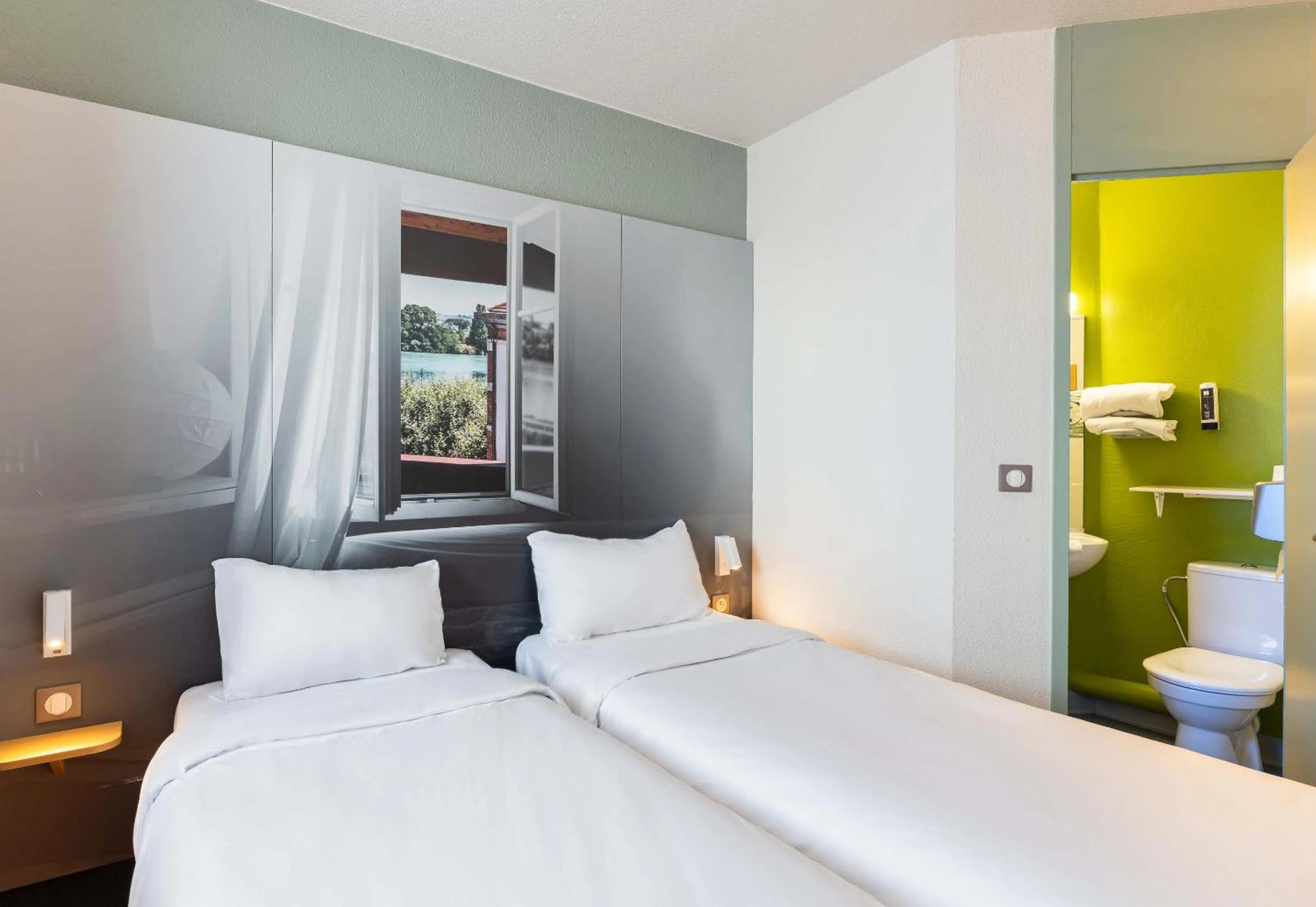 Chambre disponible pour un séminaire d'entreprise à B&B HOTEL Lyon Saint-Bonnet Mi-Plaine - Saint-Bonnet-de-Mure