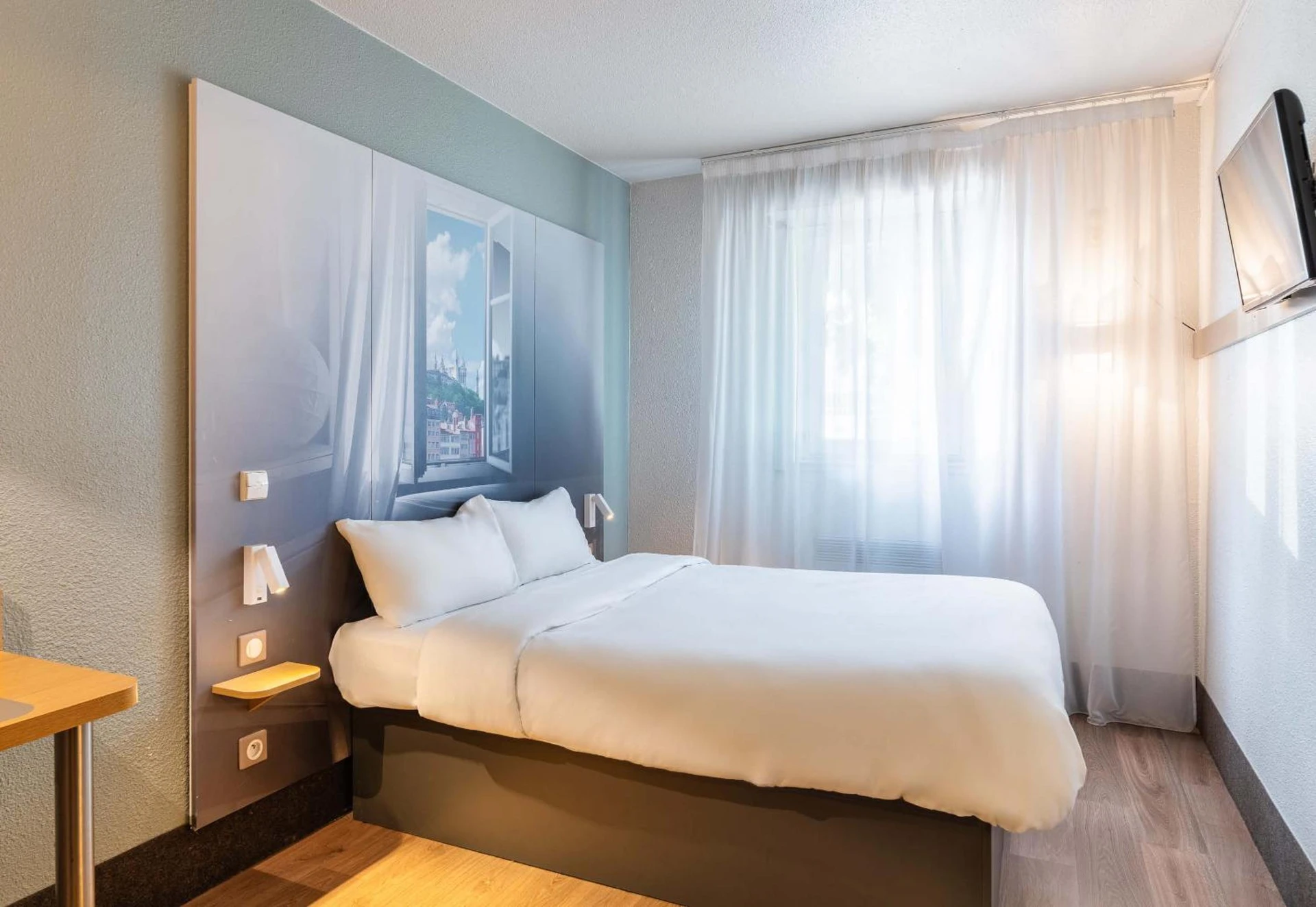 Magnifique chambre pour un séminaire d'entreprise à B&B HOTEL Lyon Saint-Bonnet Mi-Plaine - Saint-Bonnet-de-Mure