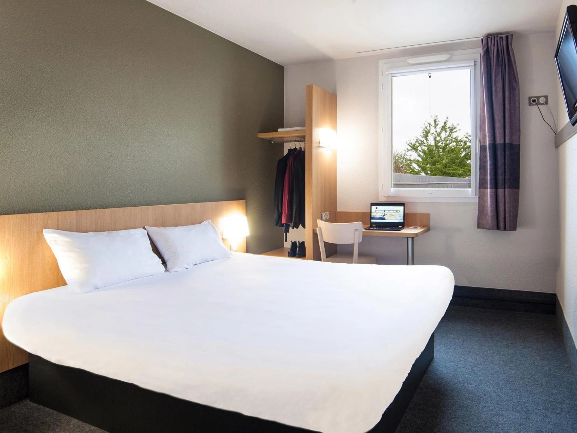 Chambre disponible pour un séminaire d'entreprise à B&B HOTEL Marne-la-Vallée Bussy-Saint-Georges - Bussy-Saint-Georges