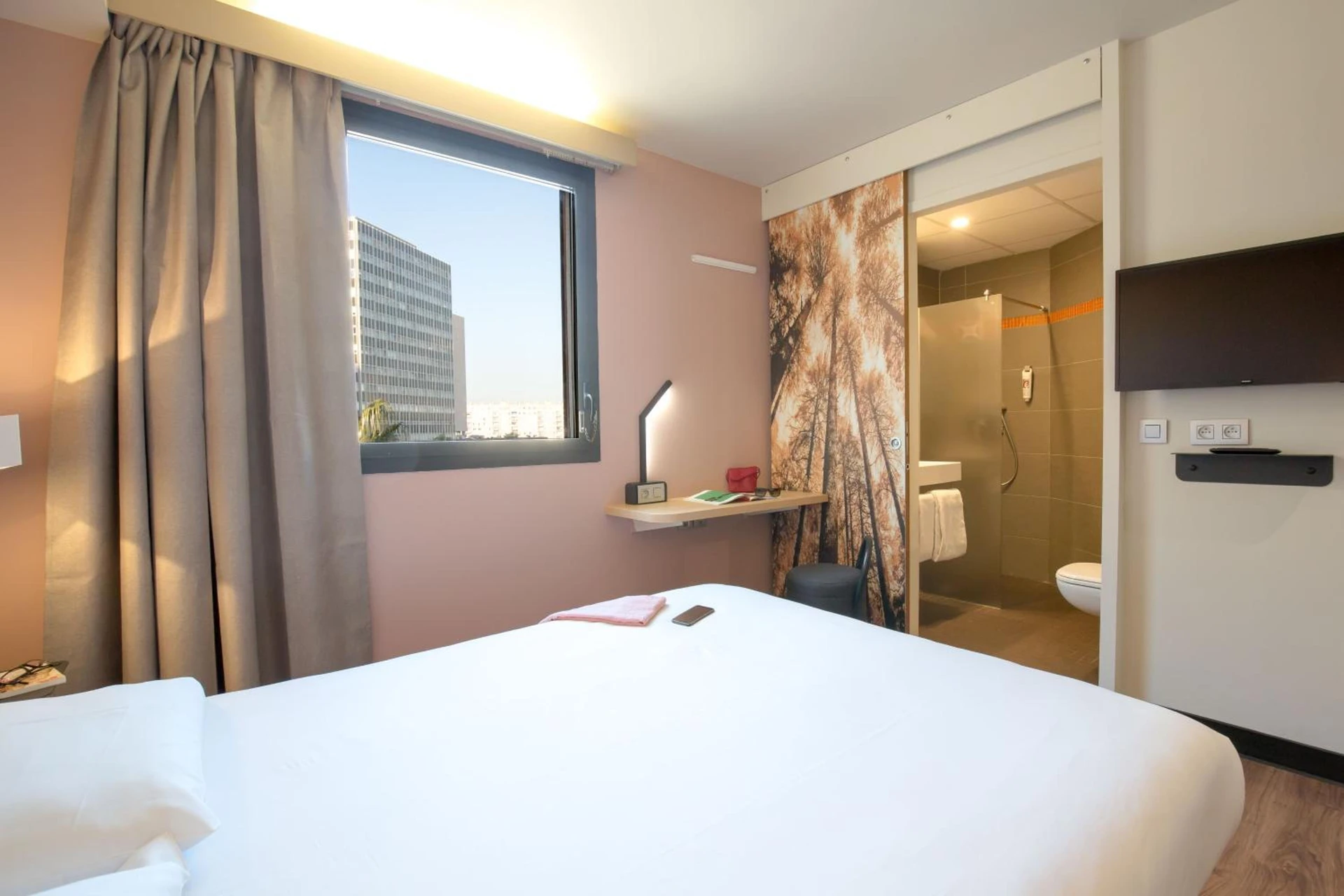 Chambre disponible pour un séminaire d'entreprise à B&B HOTEL Marseille Centre La Timone - Marseille