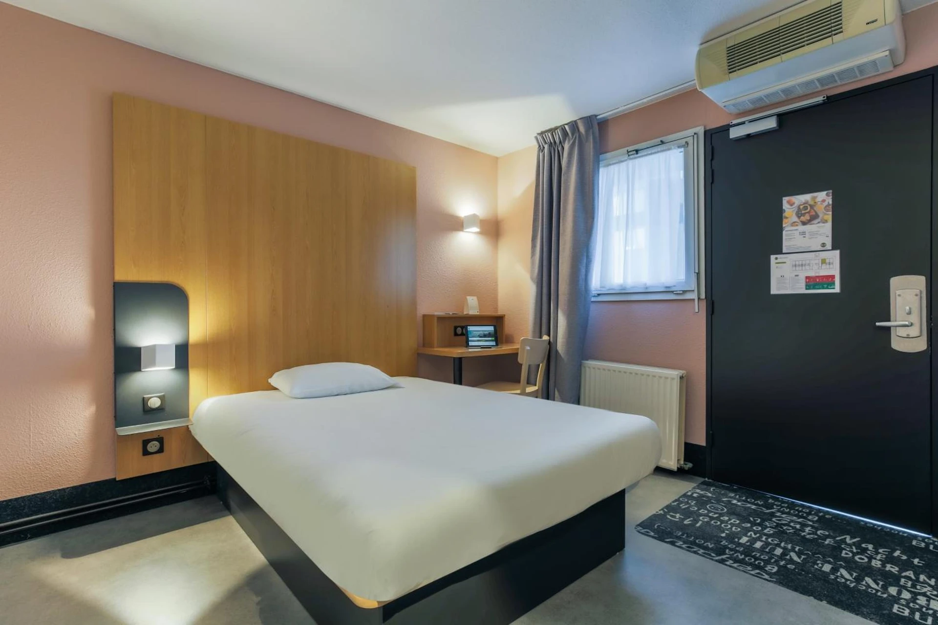 Ambiance de travail pour séminaire d'entreprise à B&B HOTEL Metz Augny - Augny