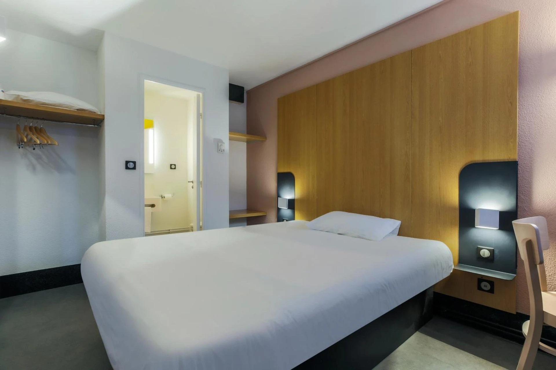 Chambre disponible pour un séminaire d'entreprise à B&B HOTEL Metz Augny - Augny