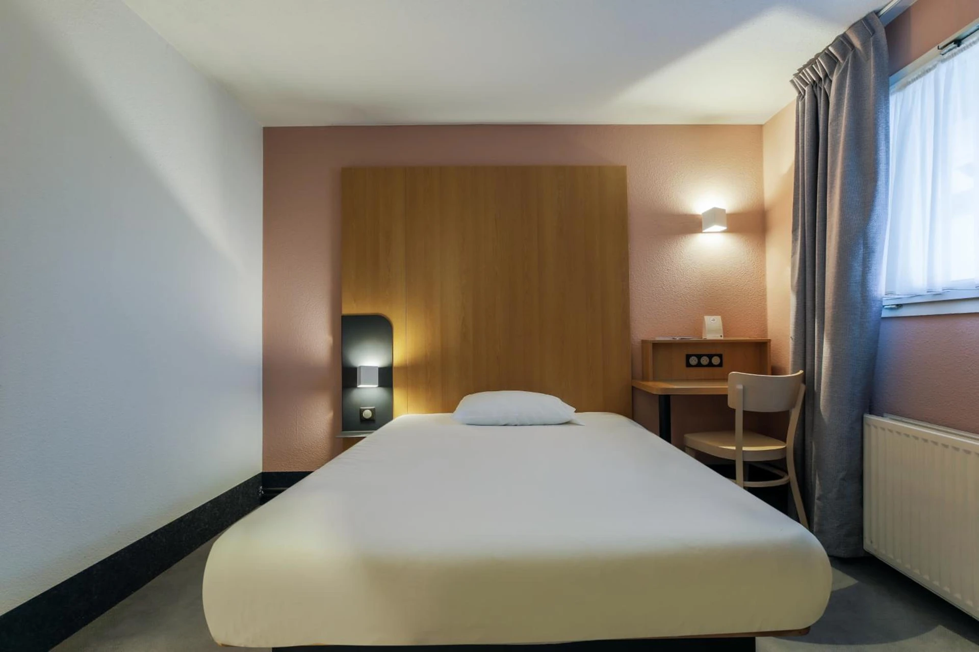 Chambre disponible pour un séminaire d'entreprise à B&B HOTEL Metz Augny - Augny