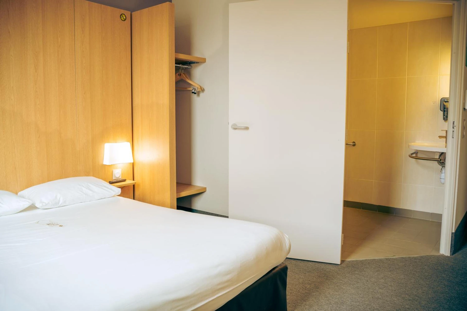 Magnifique chambre pour un séminaire d'entreprise à B&B HOTEL Metz Est Technopole Pôle Santé - Bordeaux