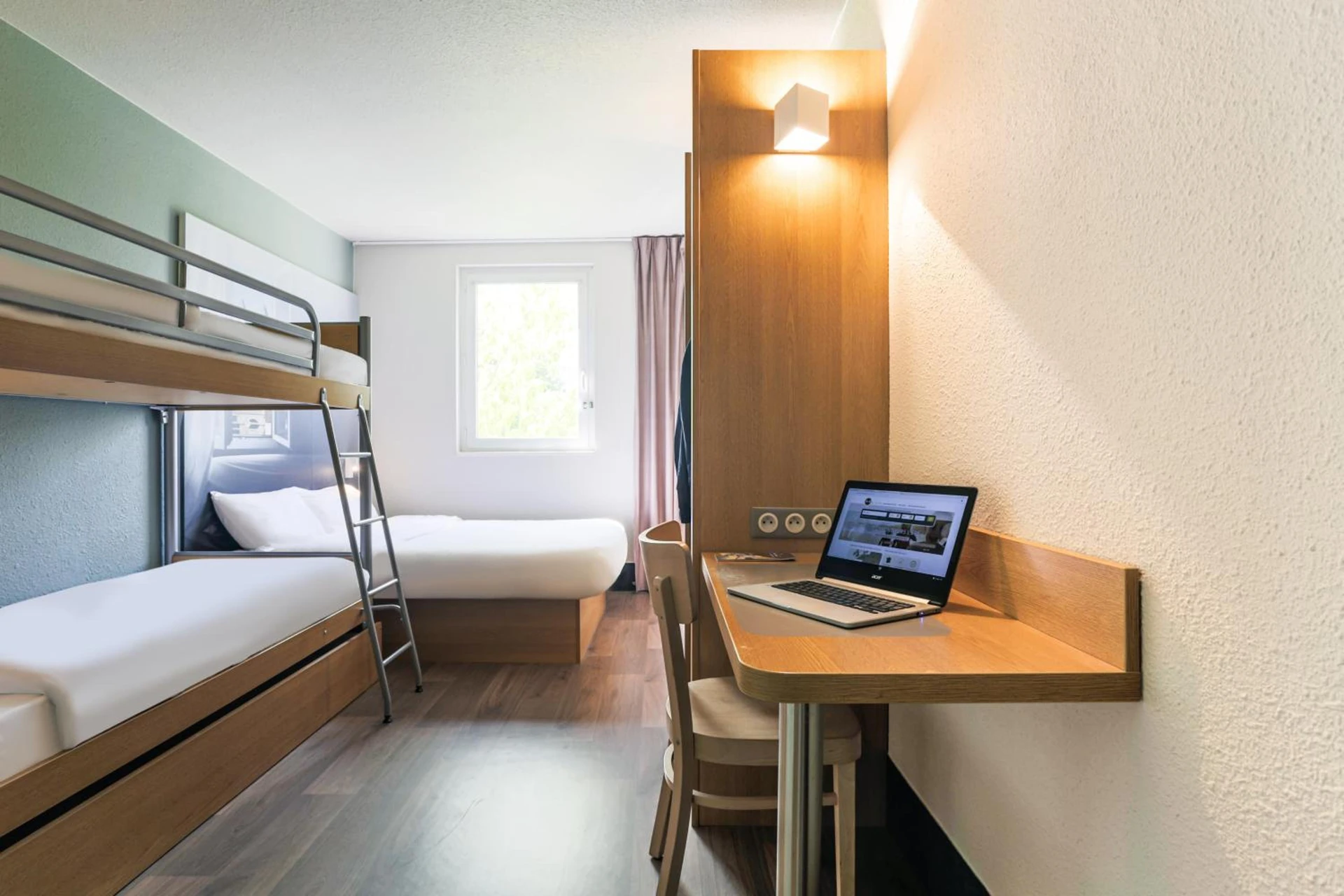 Magnifique chambre pour un séminaire d'entreprise à B&B HOTEL Metz Semécourt - Semécourt