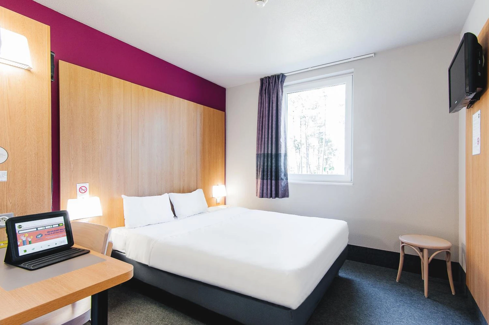 Chambre disponible pour un séminaire d'entreprise à B&B HOTEL Mont-de-Marsan - Saint-Avit