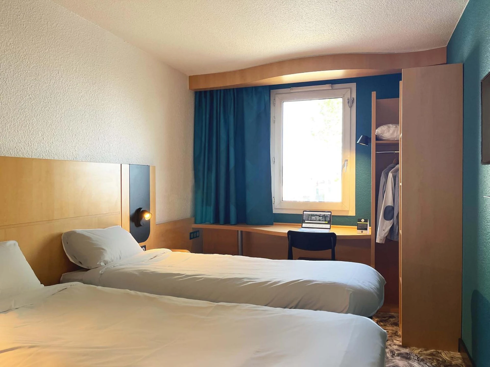 Chambre disponible pour un séminaire d'entreprise à B&B HOTEL Montluçon Centre - Montluçon