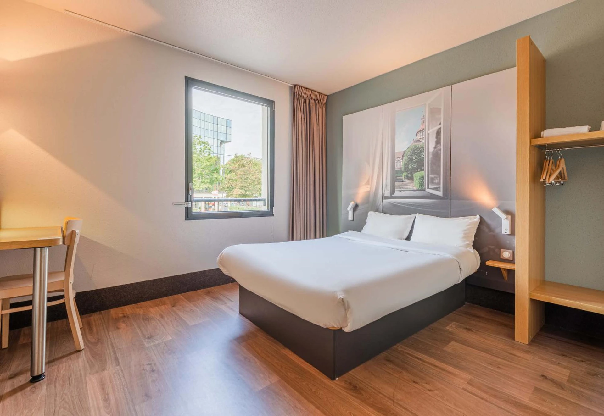 Magnifique chambre pour un séminaire d'entreprise à B&B HOTEL Mulhouse Centre - Mulhouse