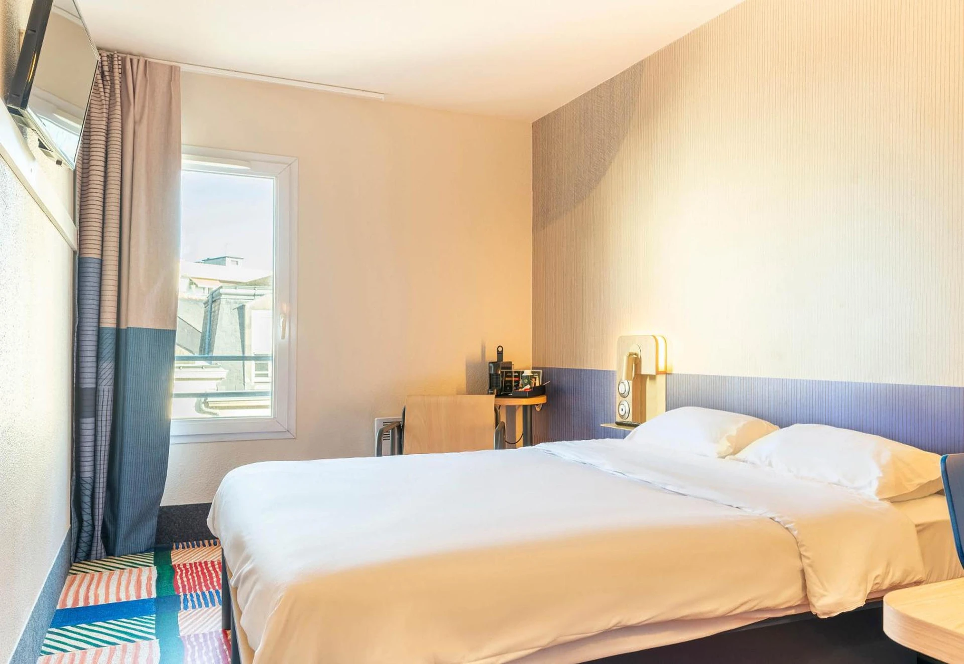 Chambre disponible pour un séminaire d'entreprise à B&B HOTEL Nantes Centre - Nantes