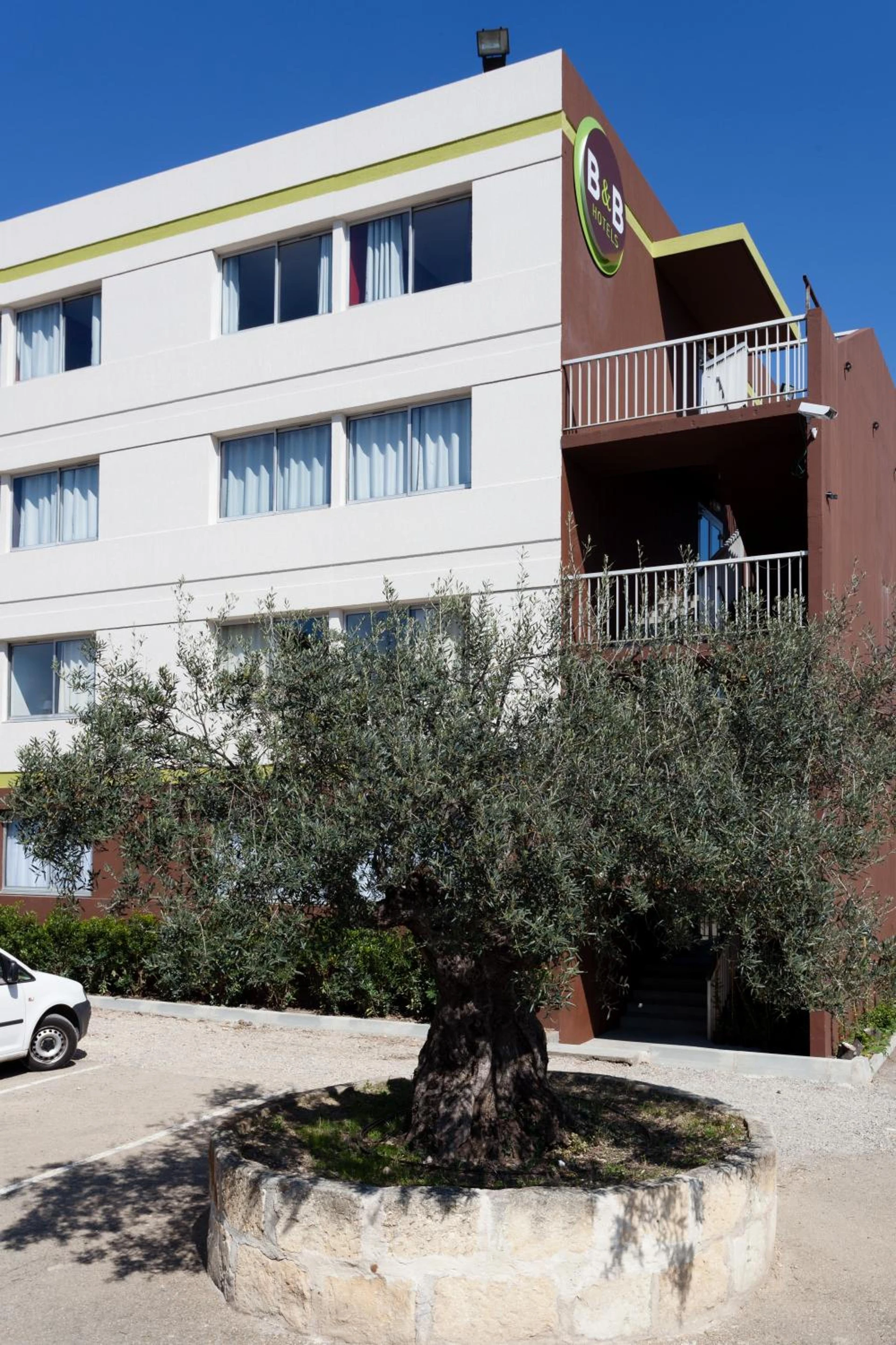 Organiser un séminaire d'entreprise : B&B HOTEL Nîmes Ville Active, parking sécurisé gratuit à nimes