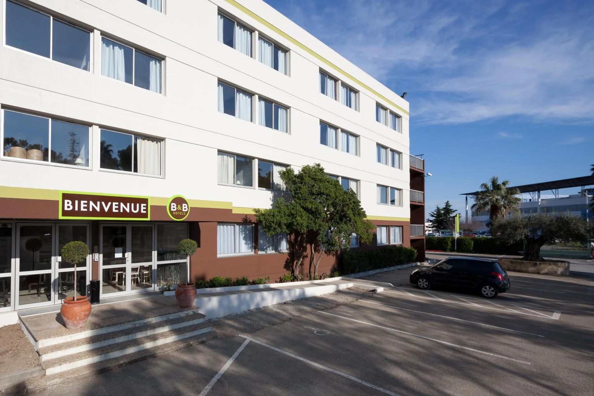Organiser un séminaire d'entreprise : B&B HOTEL Nîmes Ville Active, parking sécurisé gratuit à nimes