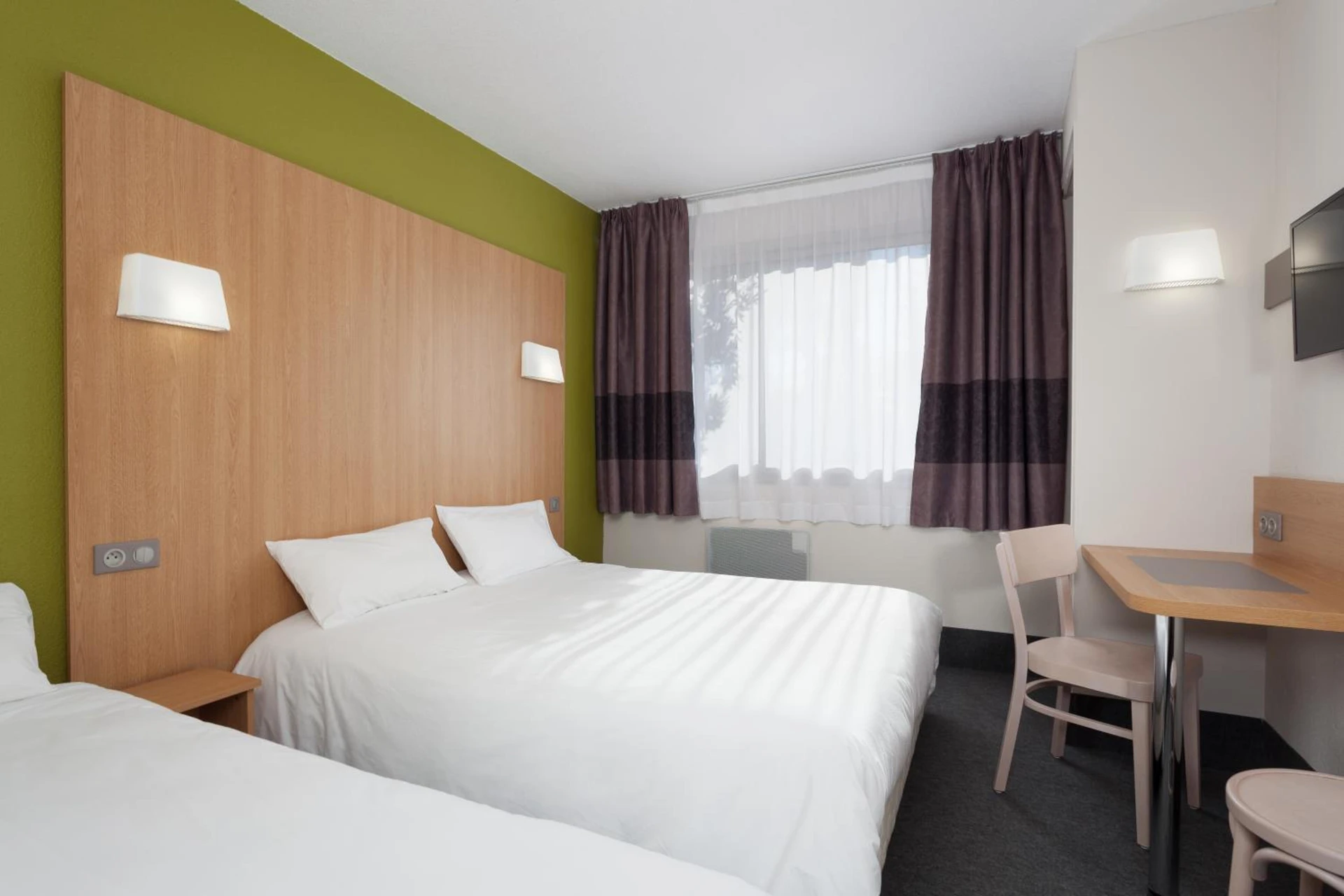 Chambre disponible pour un séminaire d'entreprise à B&B HOTEL Nîmes Ville Active, parking sécurisé gratuit - Nîmes