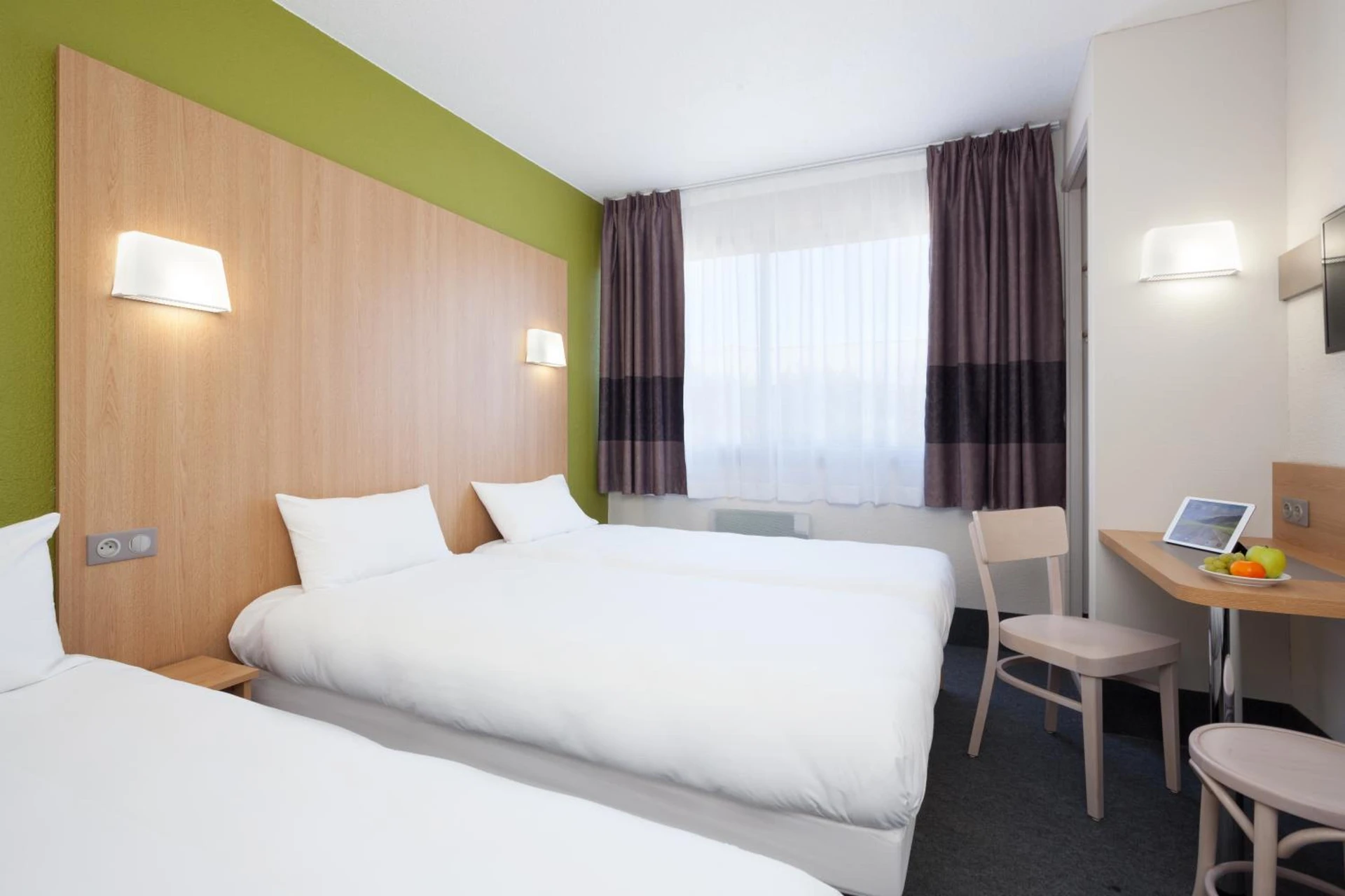 Chambre disponible pour un séminaire d'entreprise à B&B HOTEL Nîmes Ville Active, parking sécurisé gratuit - Nîmes