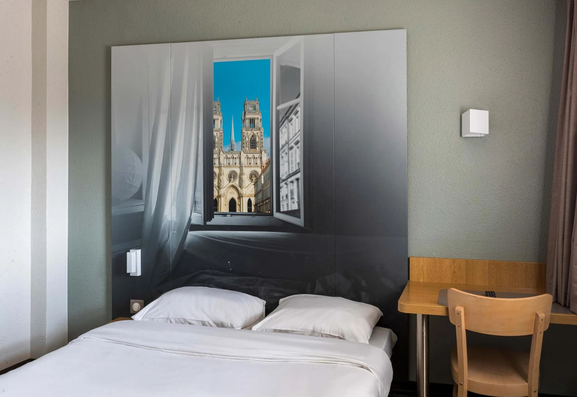 Chambre disponible pour un séminaire d'entreprise à B&B HOTEL Orléans Ouest La Chapelle-Saint-Mesmin - La Chapelle-Saint-Mesmin