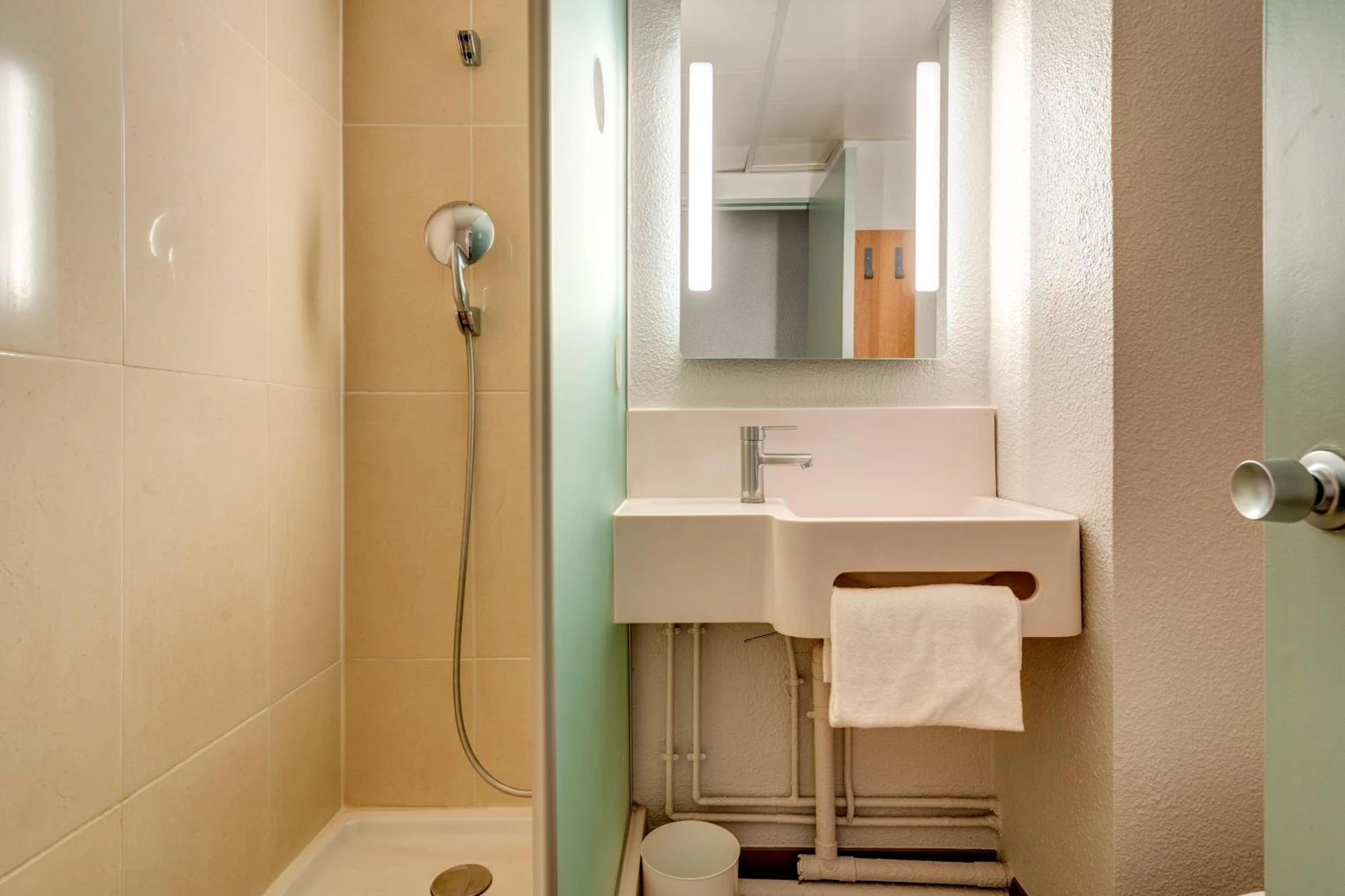 Chambre disponible pour un séminaire d'entreprise à B&B HOTEL Orly Rungis Aéroport 2 étoiles - Rungis