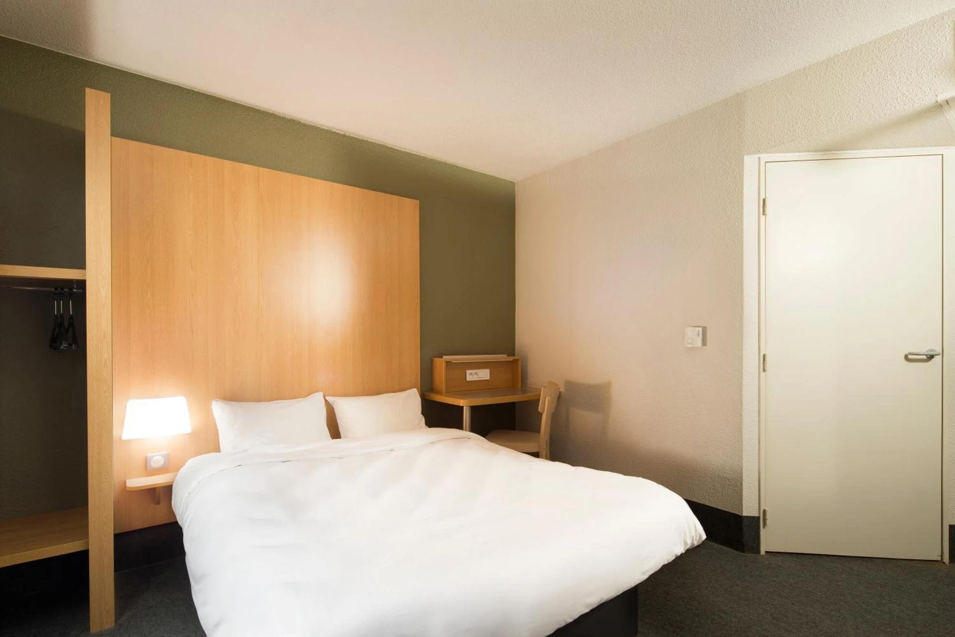Magnifique chambre pour un séminaire d'entreprise à B&B HOTEL Paris Romainville Noisy-le-Sec - Romainville