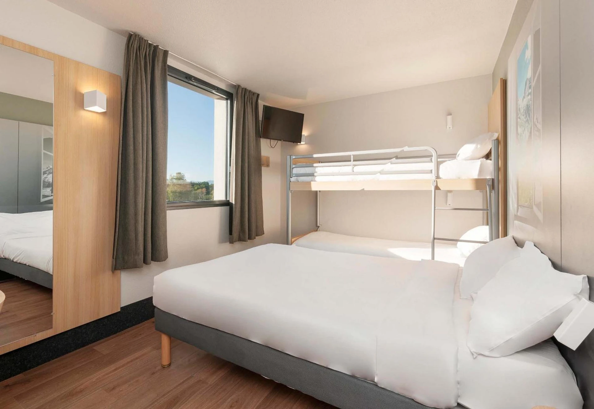 Chambre disponible pour un séminaire d'entreprise à B&B HOTEL Pau Zénith - Pau